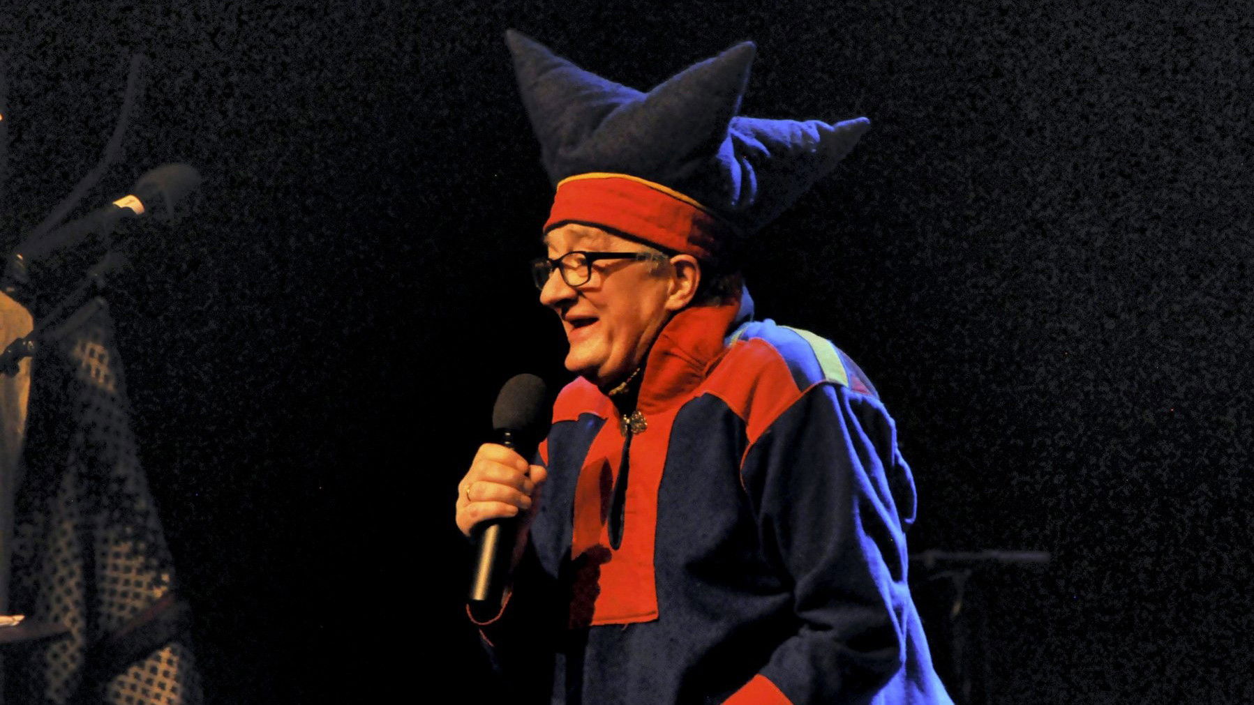 Backdrop for Honningsvågrevyen: E fortsatt tynn å fin i føtn