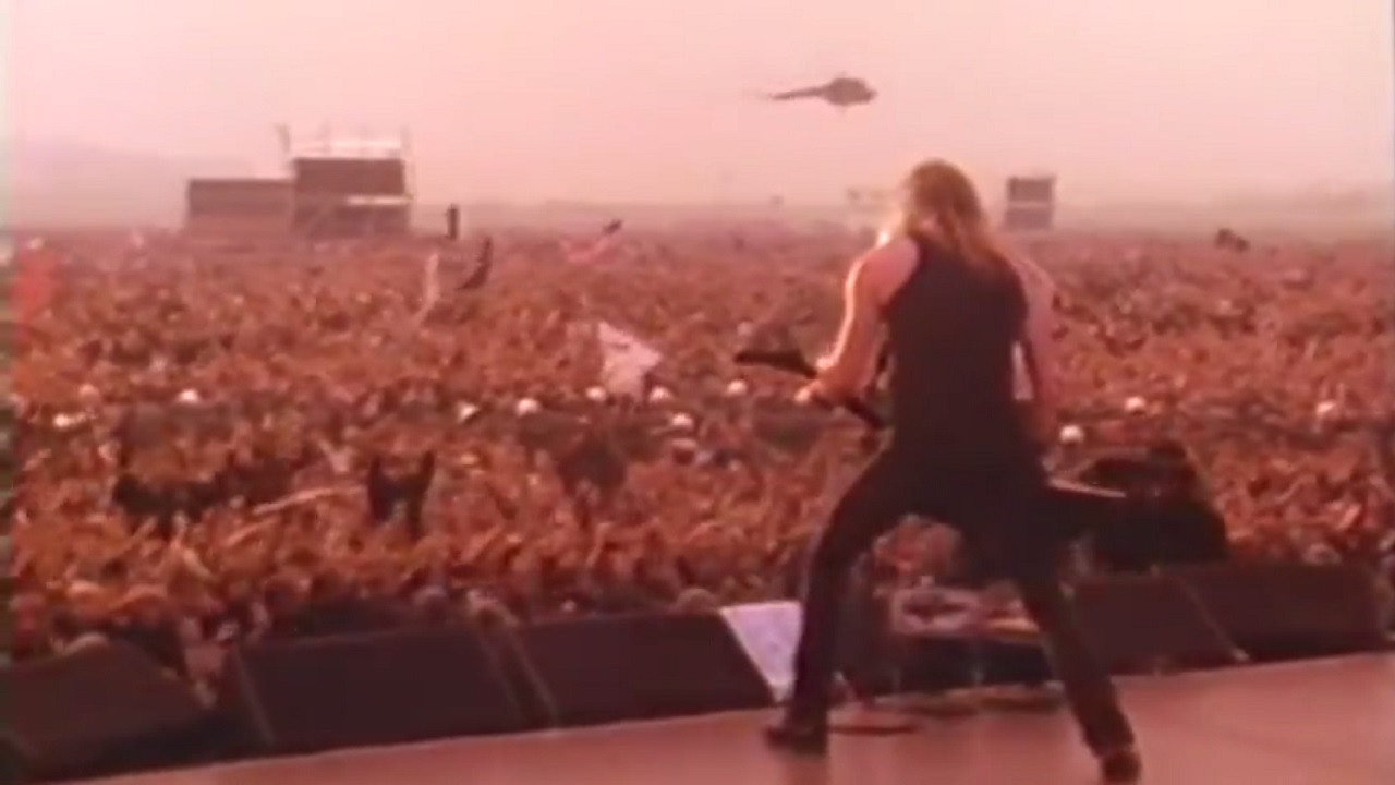 Backdrop for For Those About to Rock - Monsters In Moscow