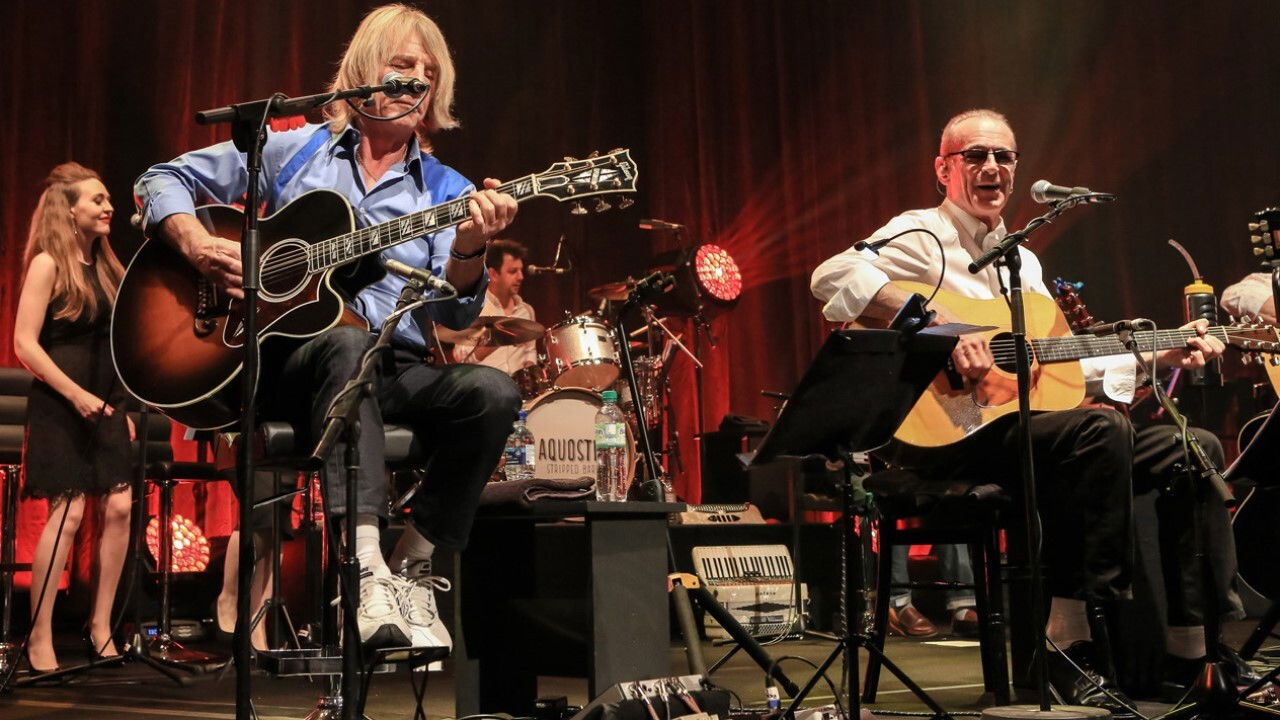 Backdrop for Status Quo: Aquostic - Live at The Roundhouse