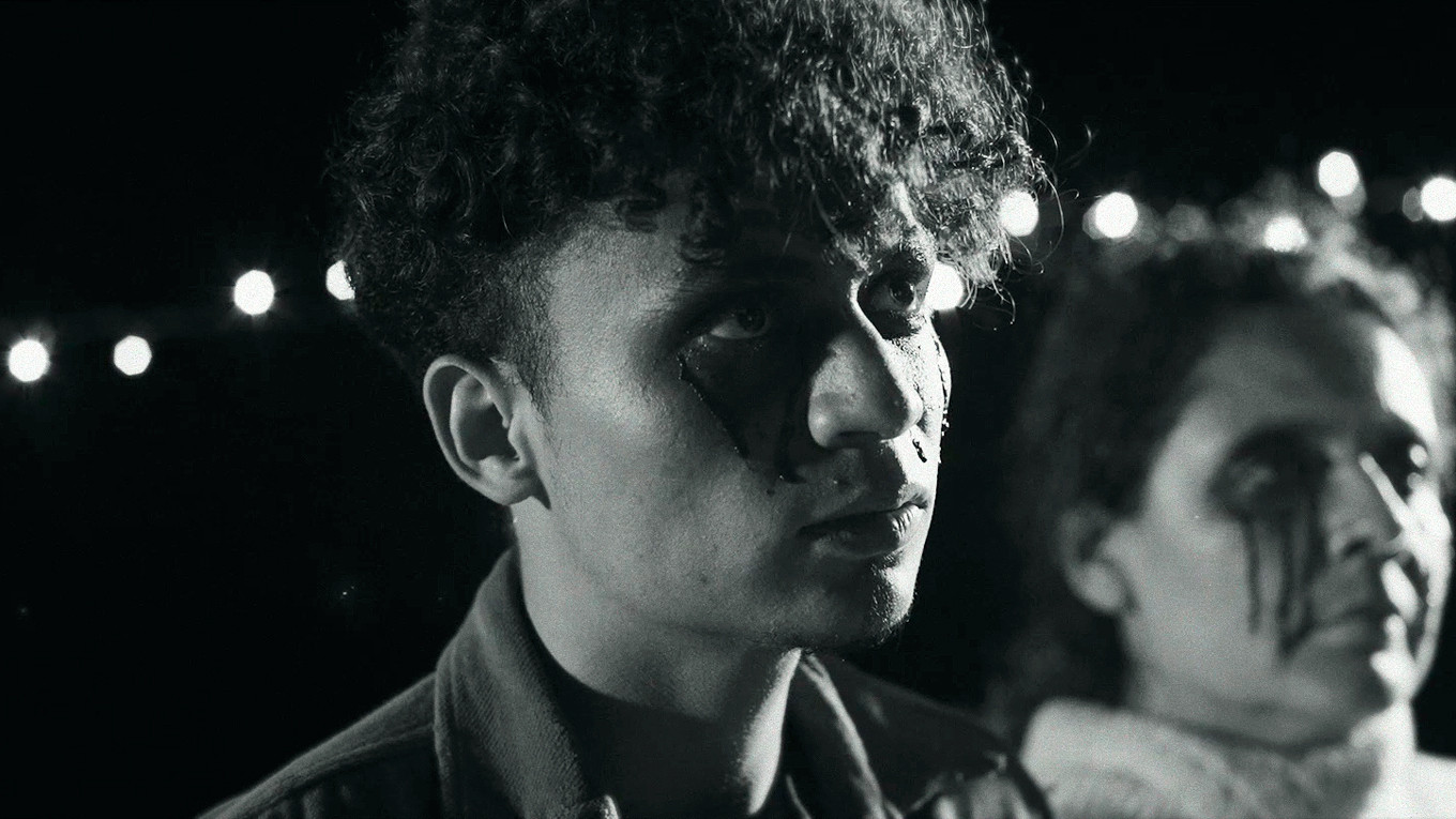 Backdrop for Todo el llanto del mundo