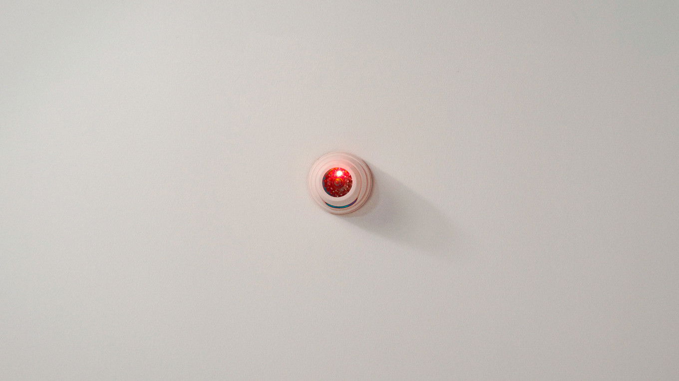 Backdrop for Blanco ne mente