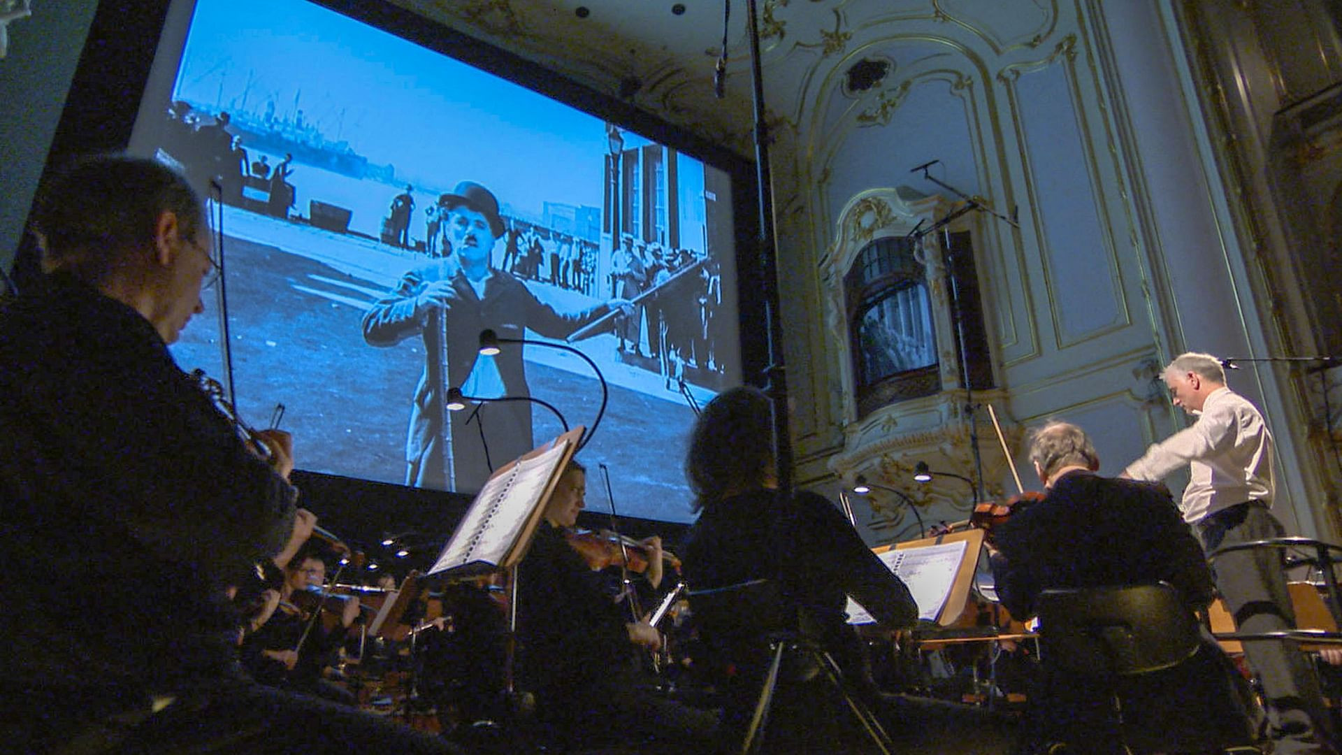 Backdrop for Charlie Chaplin - Der Komponist