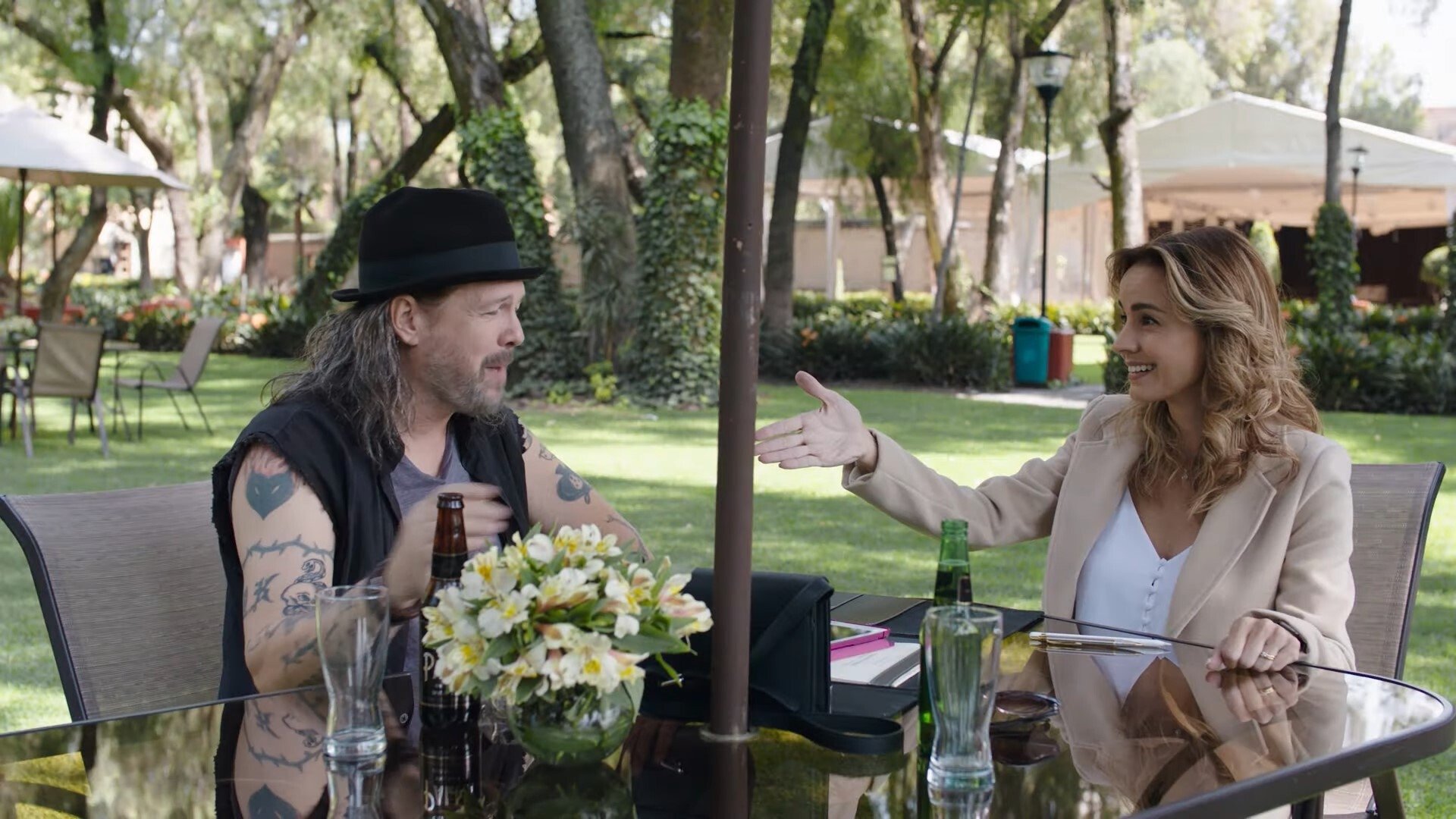 Backdrop for Ni tuyo, ni mía