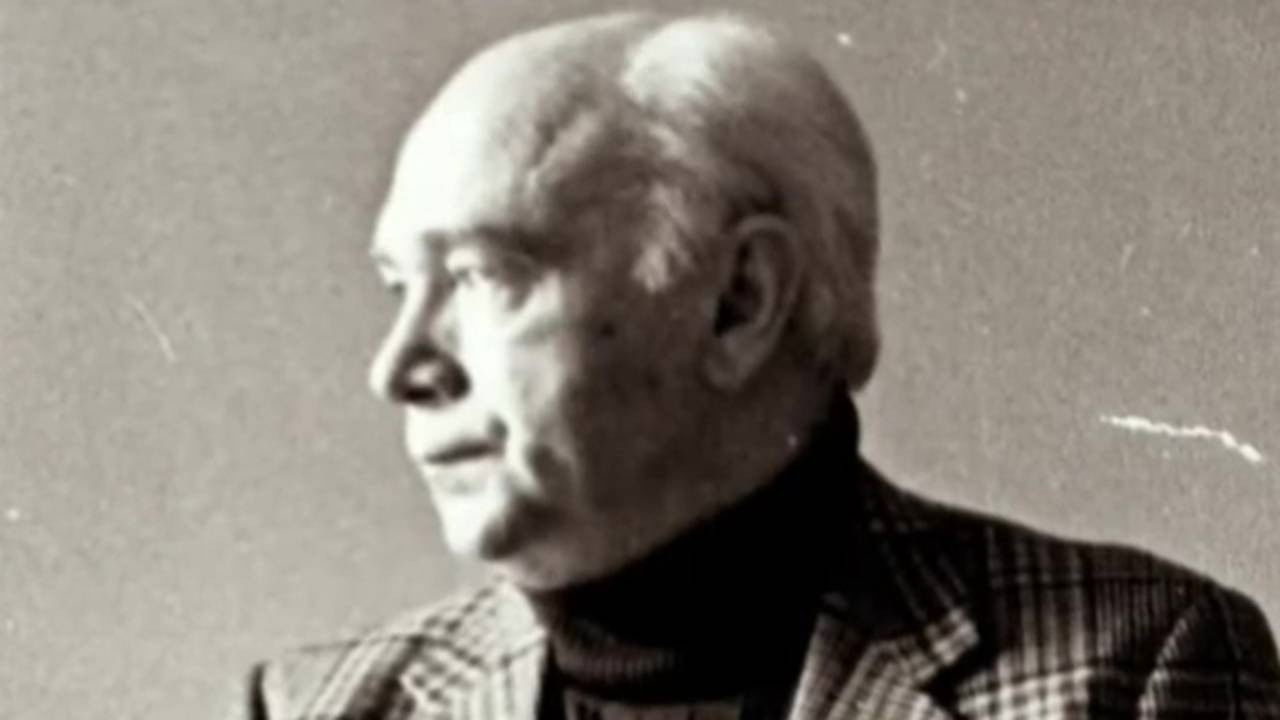 Backdrop for Director Alexander Dunaev. On the Proposed Circumstances of the Soviet Theater