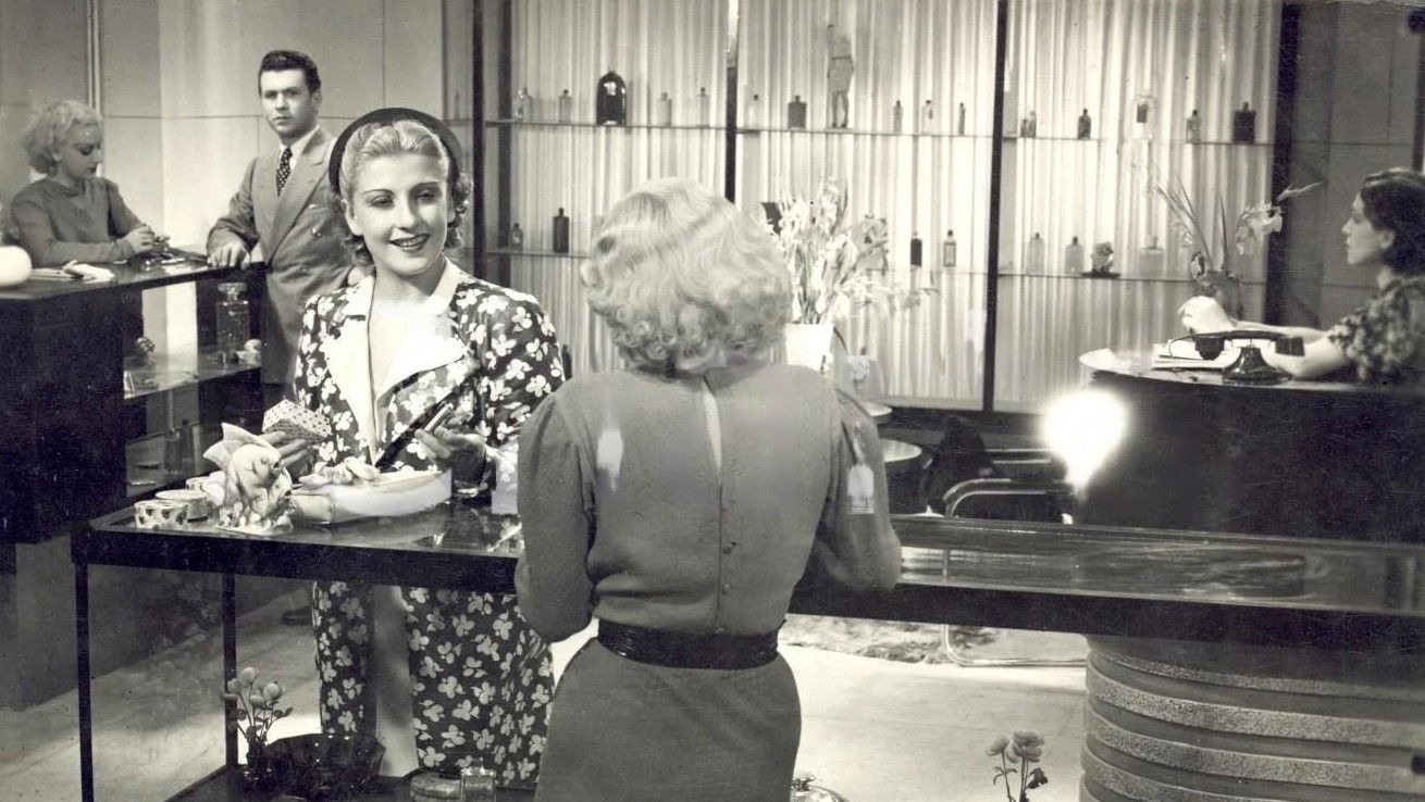 Backdrop for Gli uomini non sono ingrati