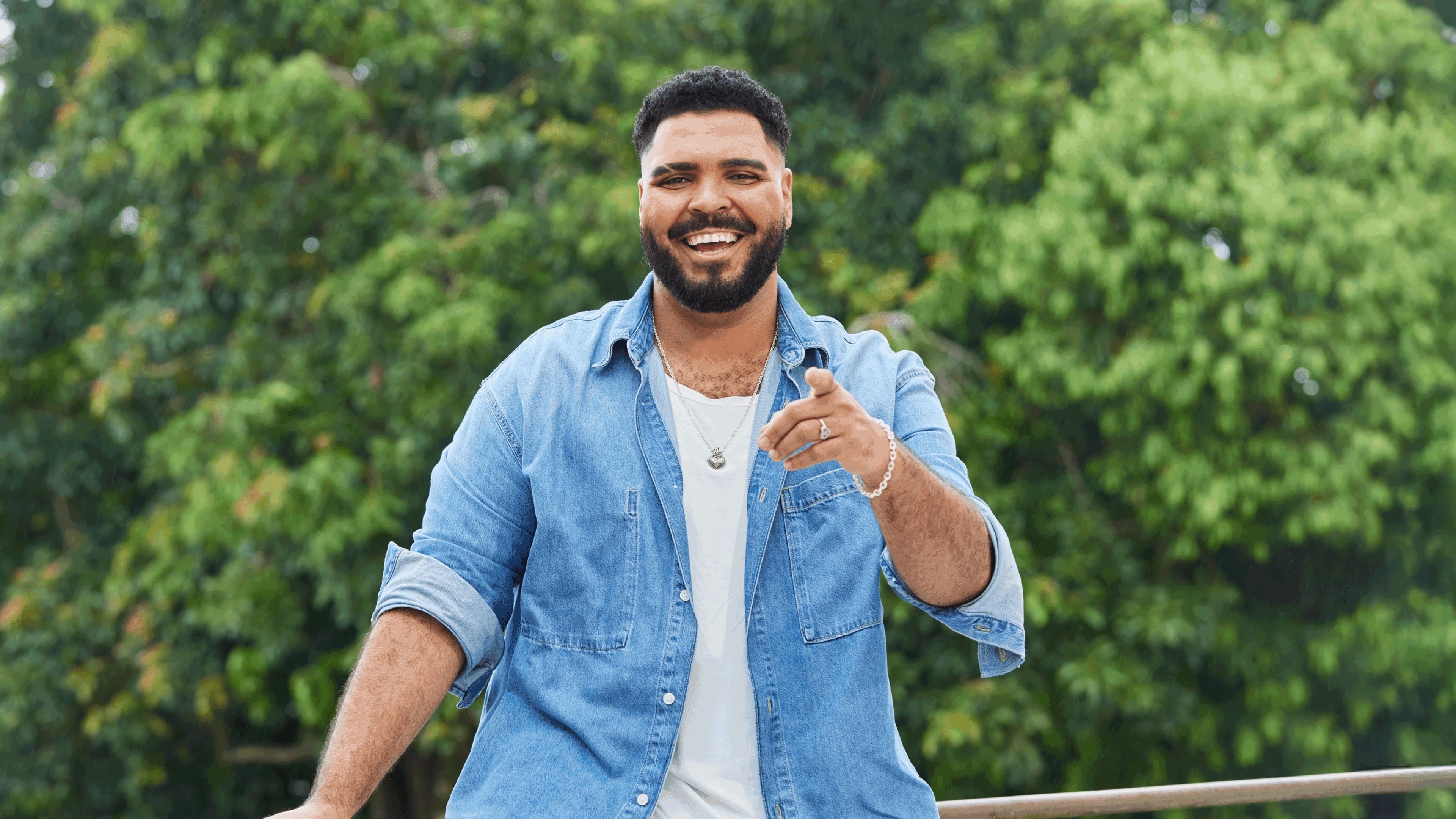 Backdrop for Avisa Lá Que Eu Vou