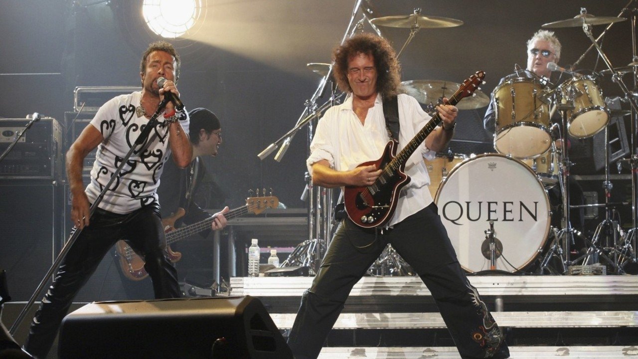 Backdrop for Queen + Paul Rodgers: Super Live In Japan