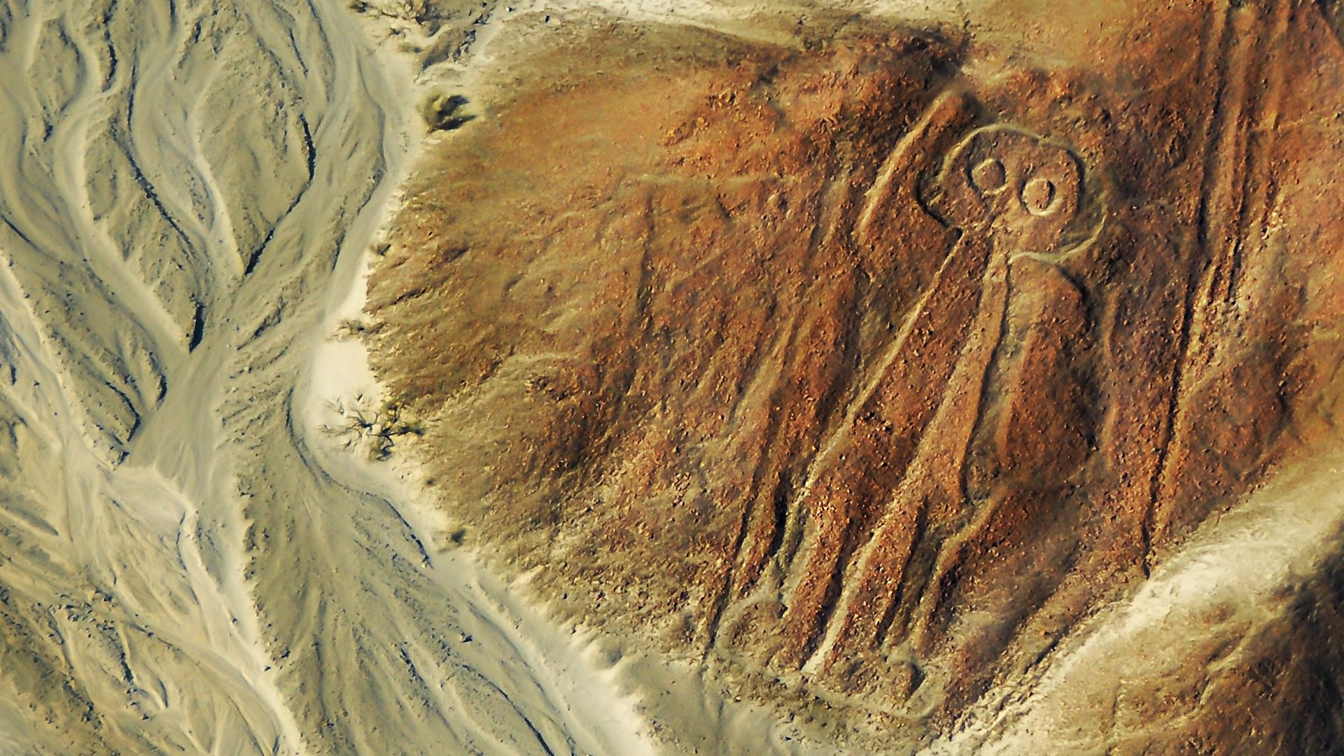 Backdrop for Ancient Aliens: The Ultimate Evidence