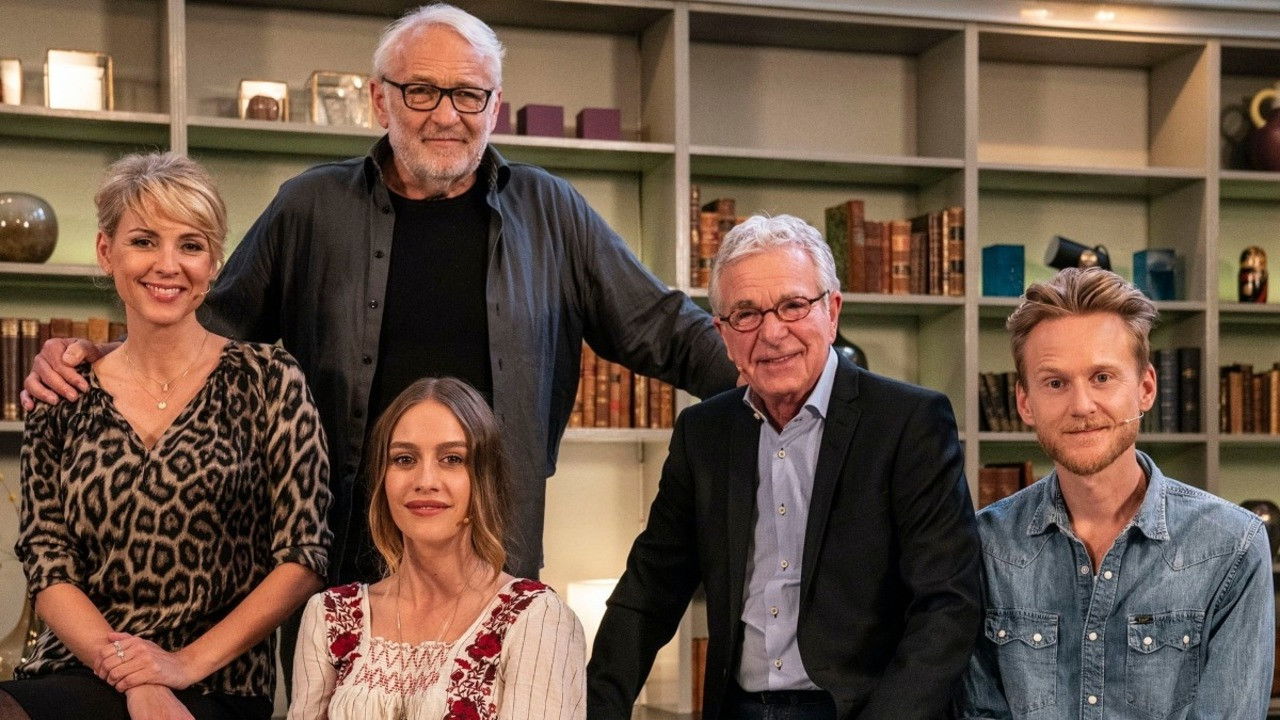 Backdrop for Spørg Charlie