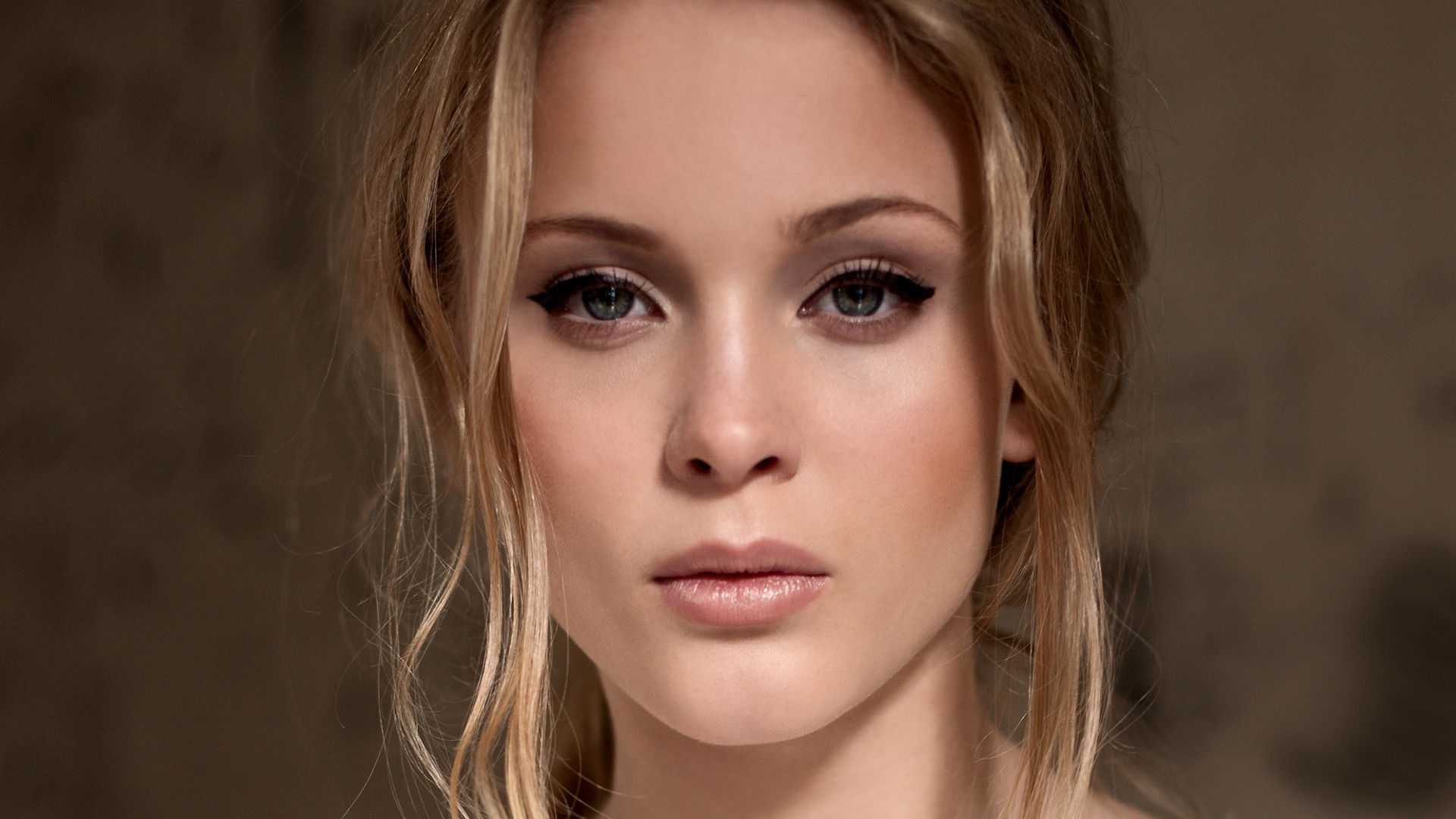 Backdrop for Zara Larsson - Live In Concert