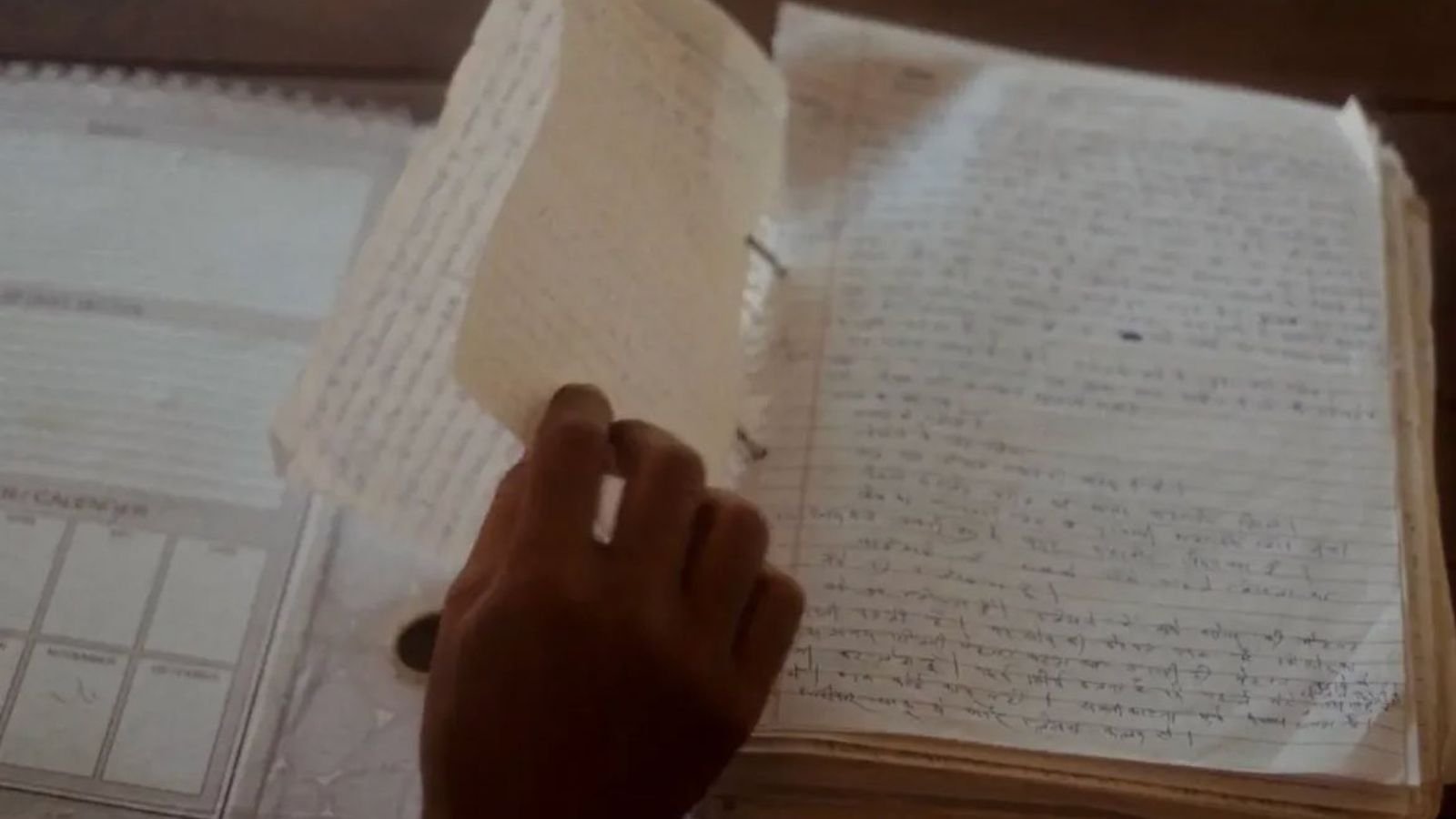 Backdrop for Chaar Phool Hain Aur Duniya Hai