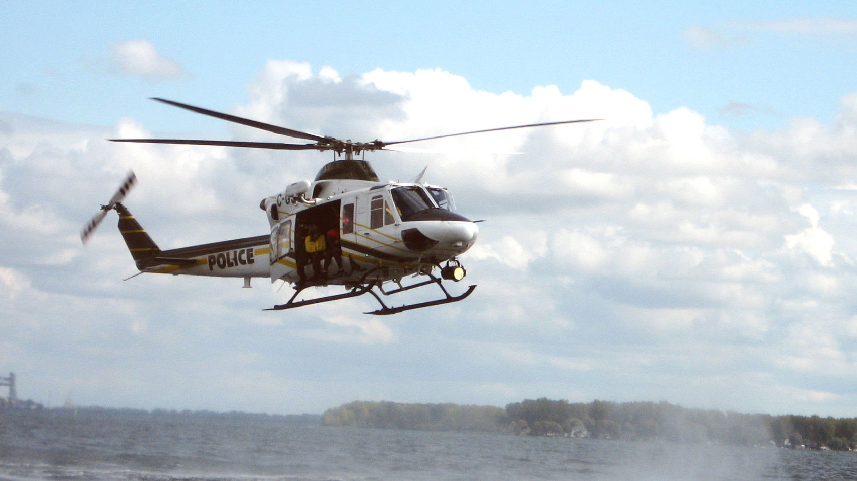 Backdrop for Sauvetage ultime