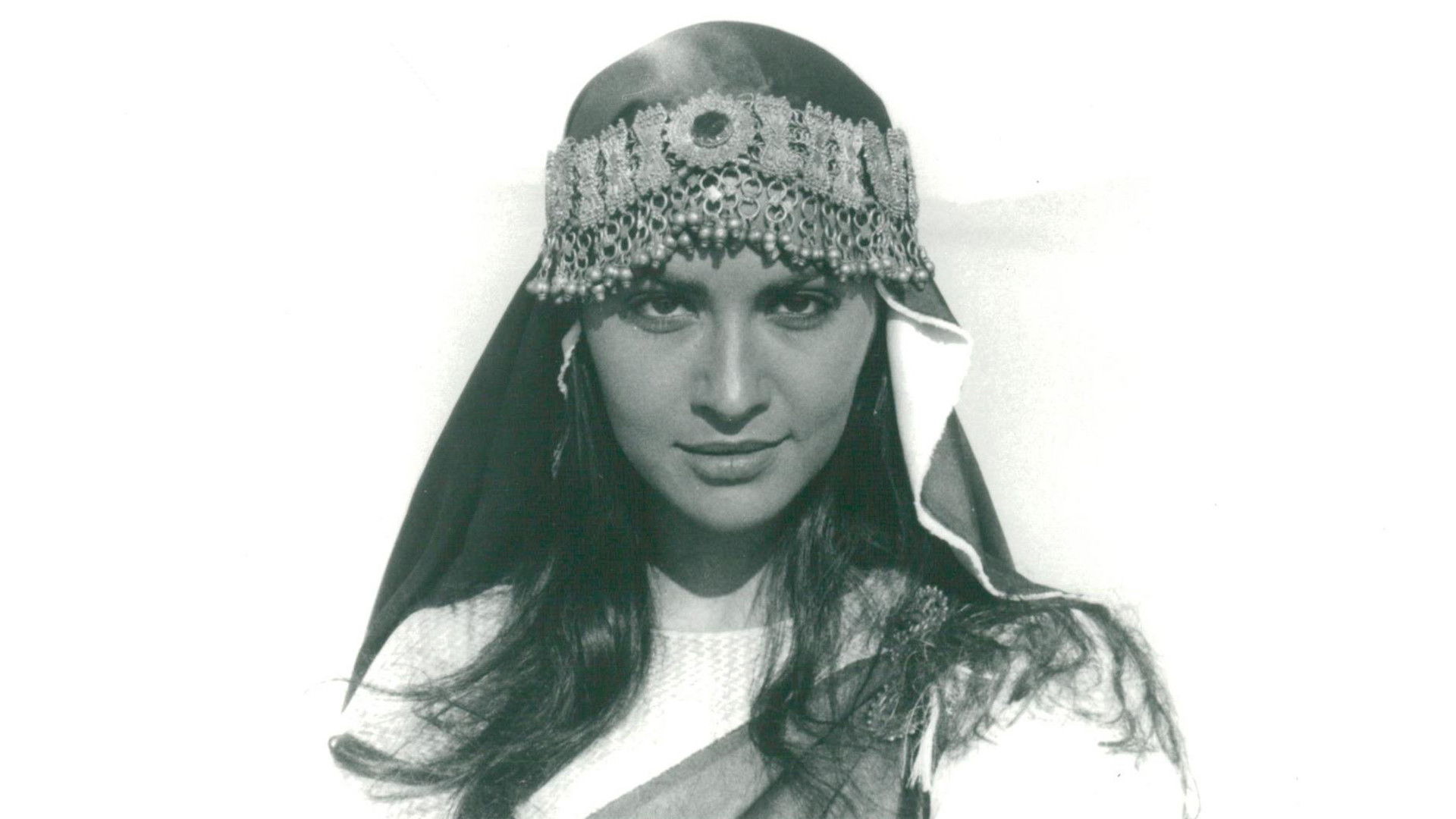 Backdrop for Layla, Ma Raison