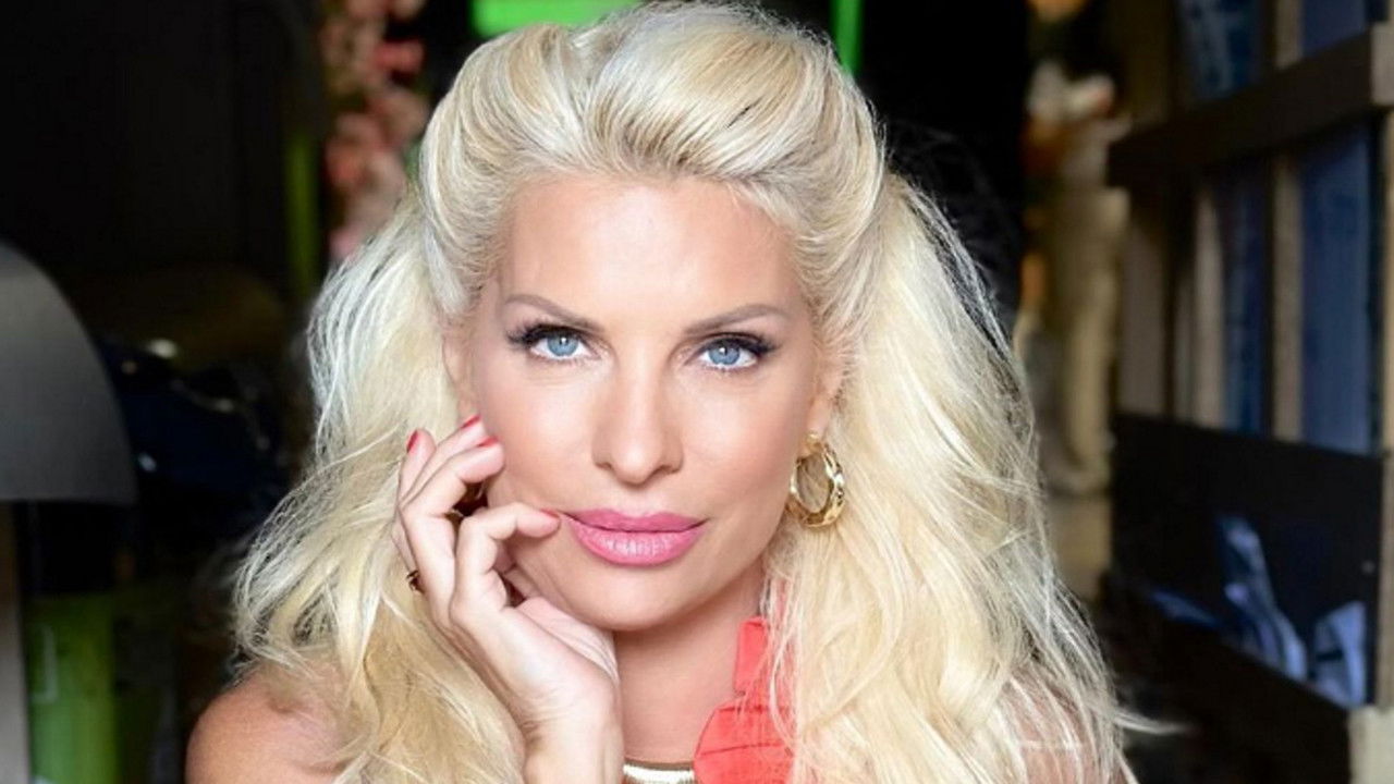 Backdrop for Καφές με την Ελένη