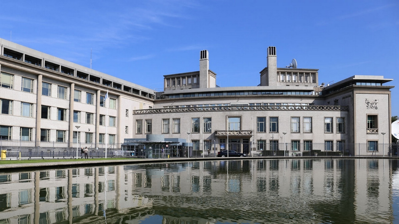 Backdrop for Krieg vor Gericht - Die Jugoslawien-Prozesse