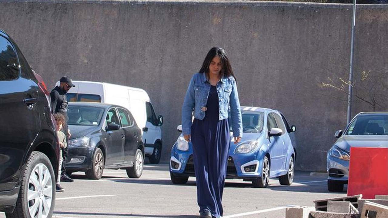 Backdrop for Au-delà des murs