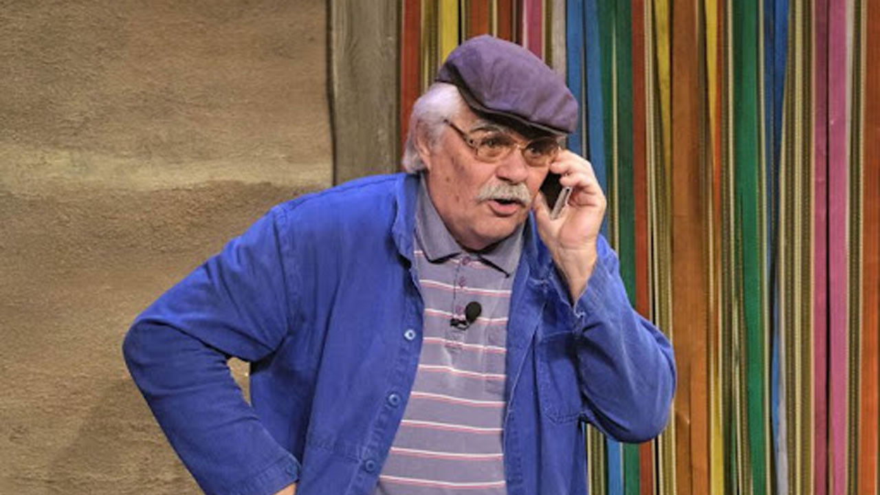 Backdrop for La buvette, le tracteur et le curé