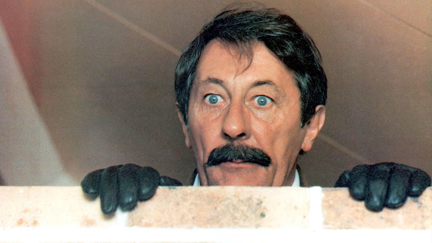 Backdrop for Le Moustachu