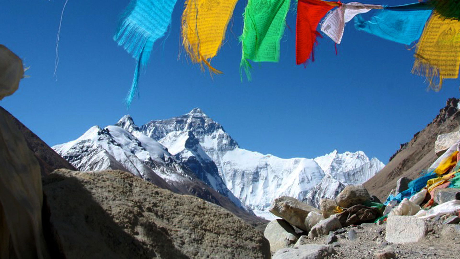 Backdrop for Under The Eye Of Qomolangma