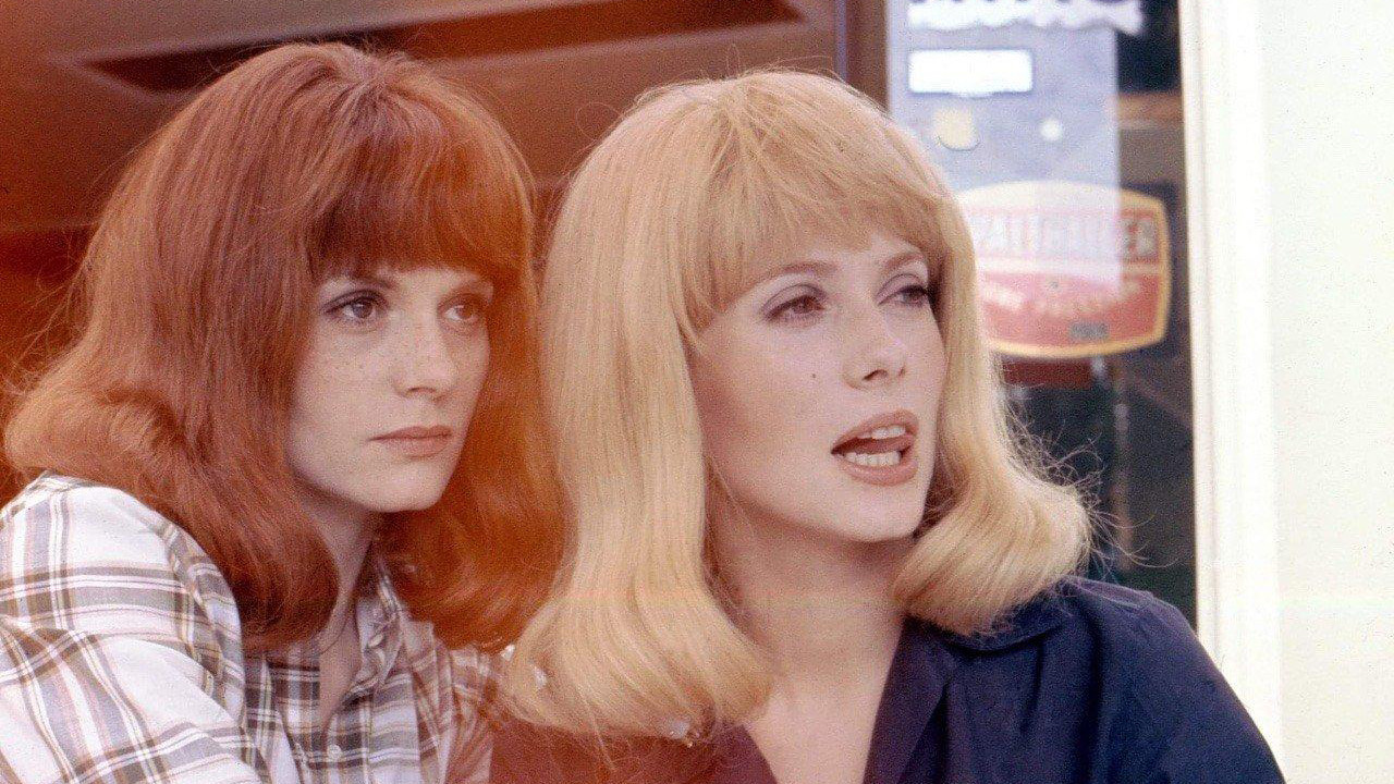 Backdrop for Behind the screens : Les demoiselles de Rochefort