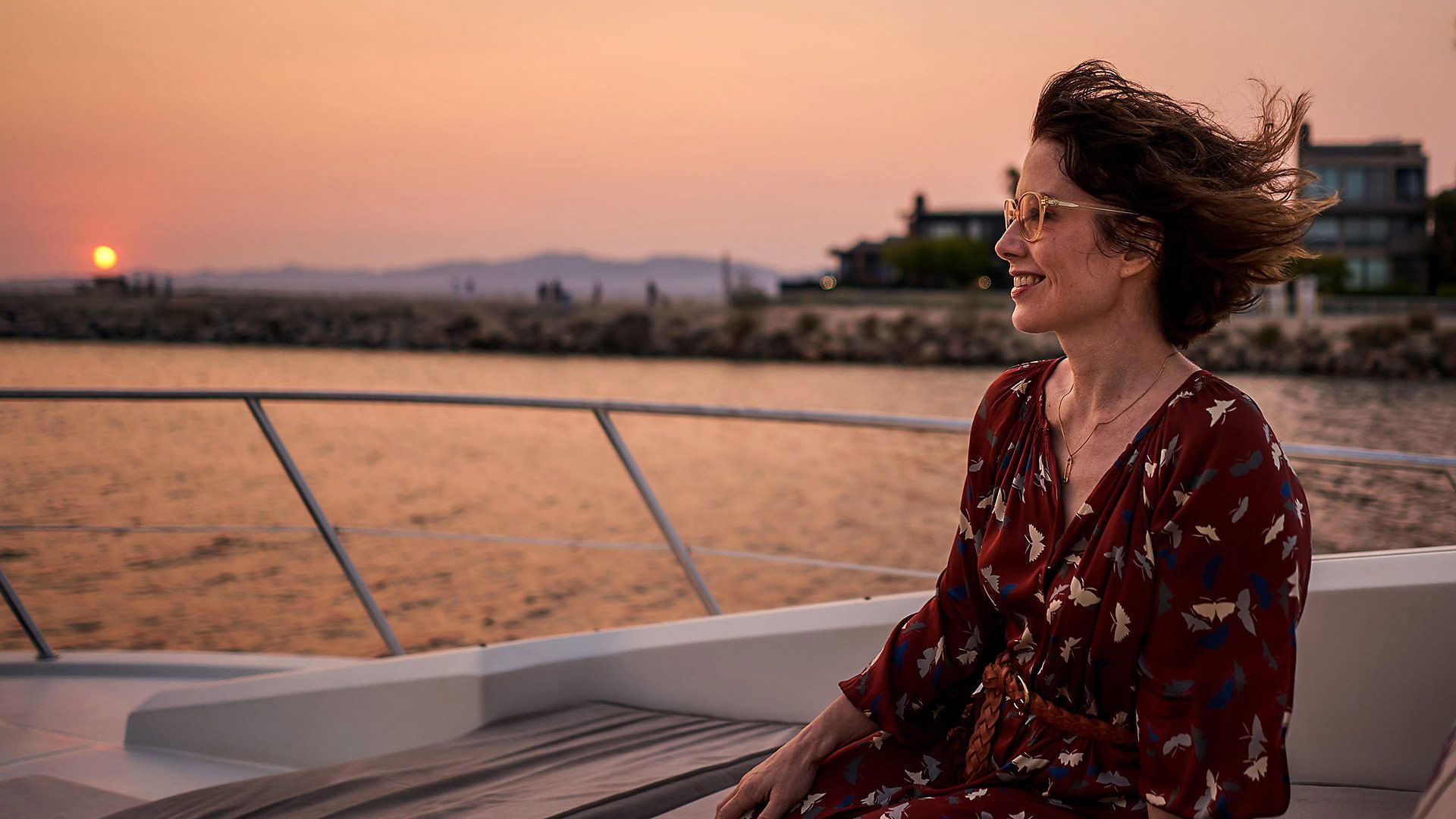 Backdrop for I Can Go for That: The Smooth World of Yacht Rock