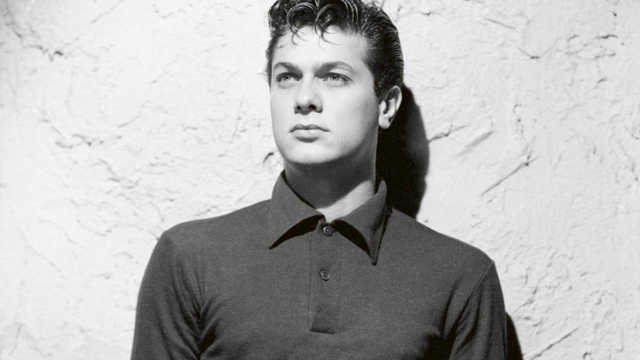 Backdrop for Tony Curtis: Driven to Stardom