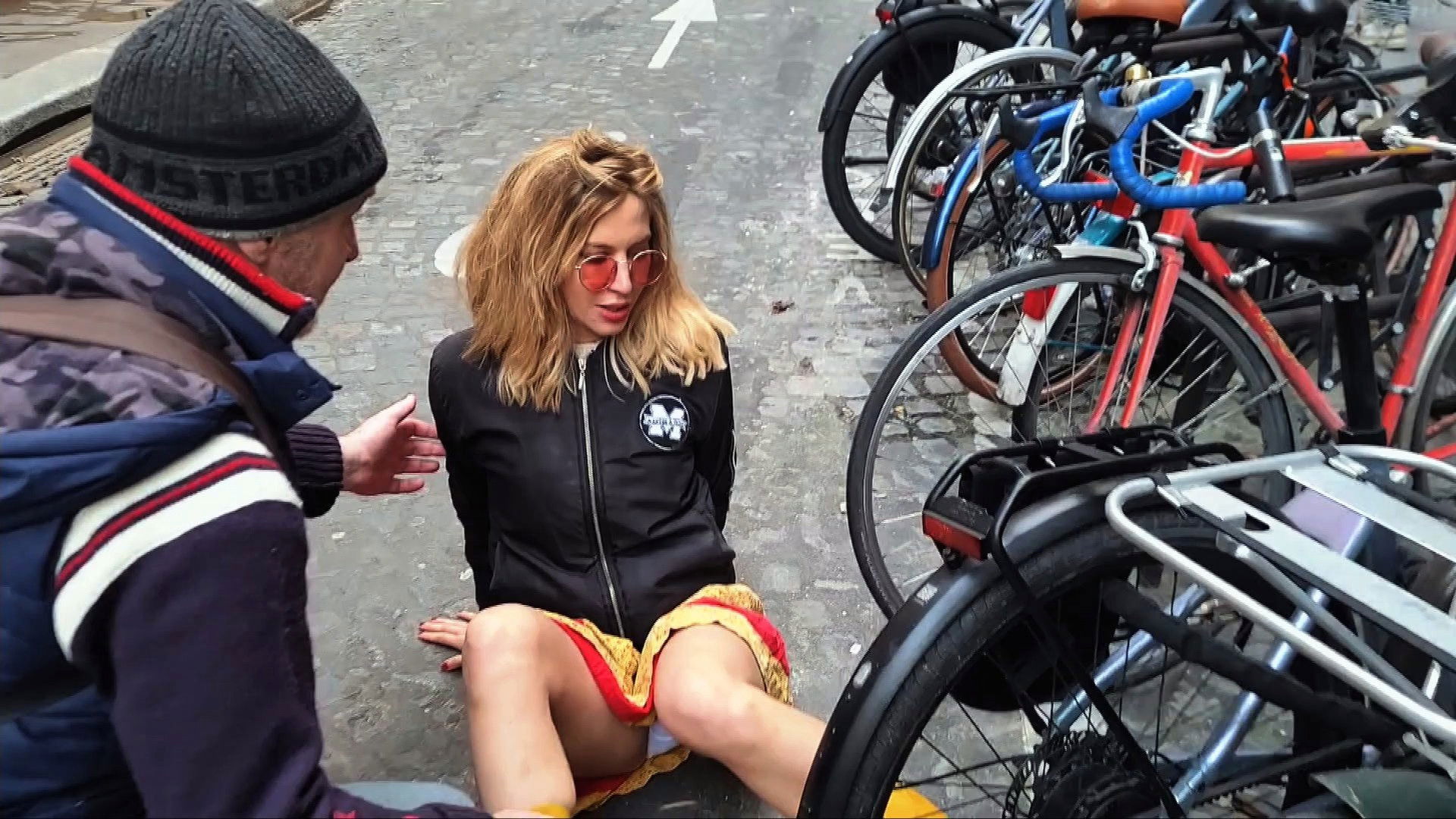 Backdrop for Roy Stuart's Glimpse 31