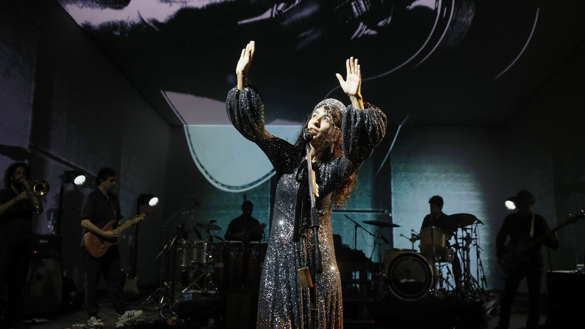 Backdrop for Marisa Monte: Portas Ao Vivo