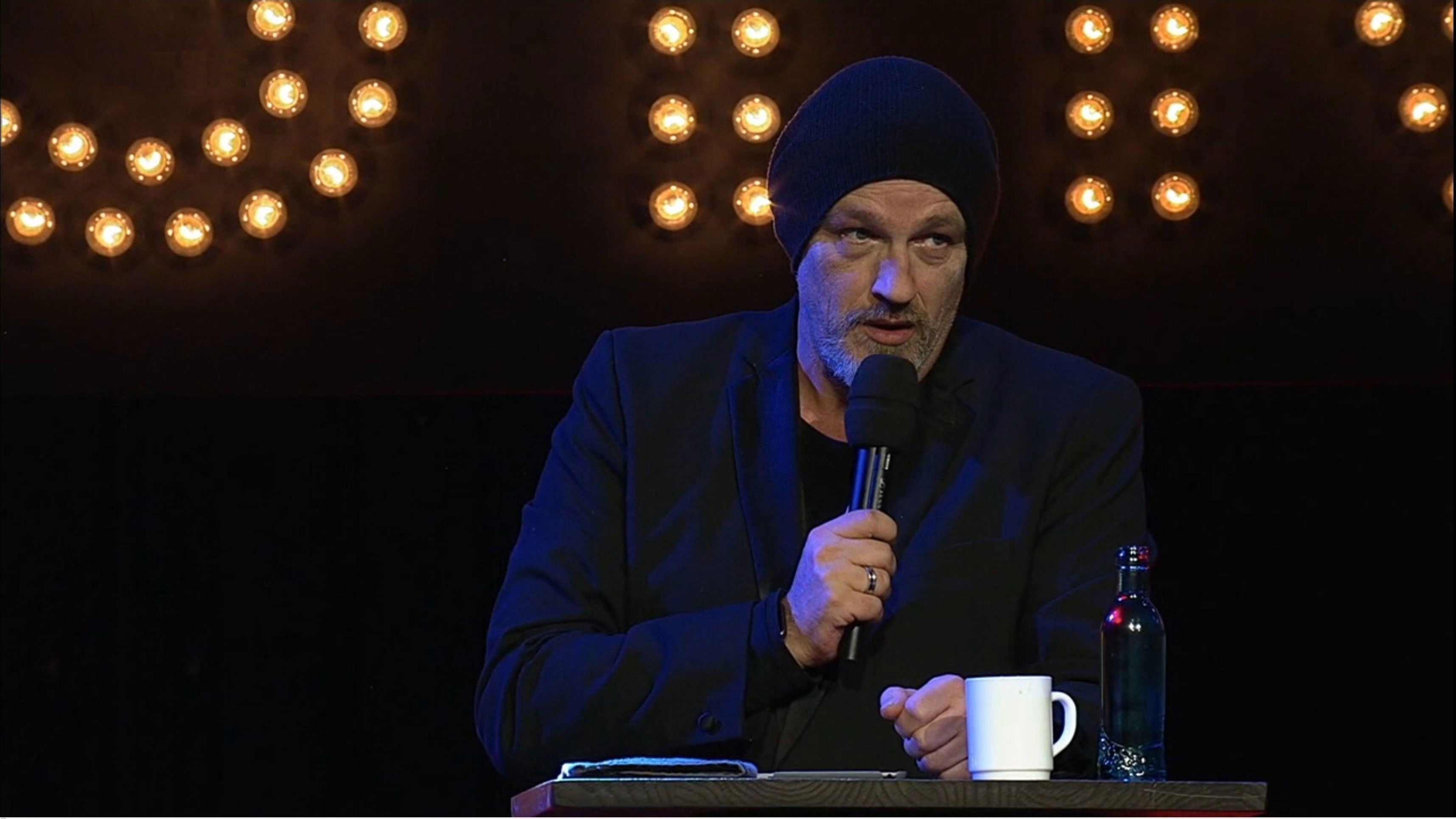 Backdrop for Torsten Sträter - Es ist nie zu spät, unpünktlich zu sein