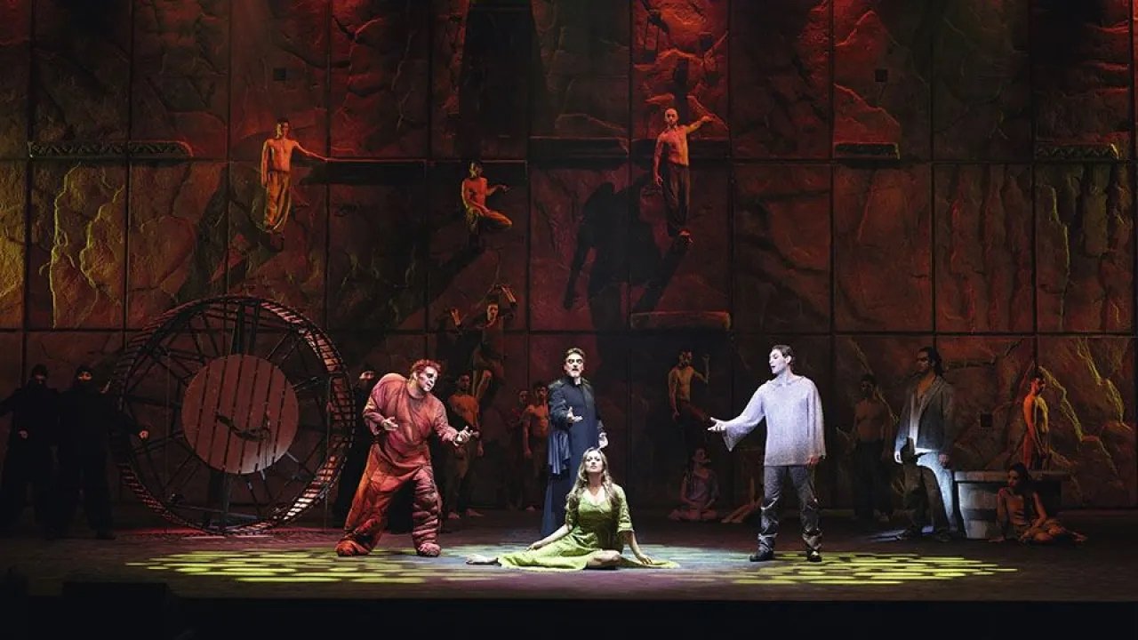 Backdrop for Notre Dame de Paris - Live Arena di Verona