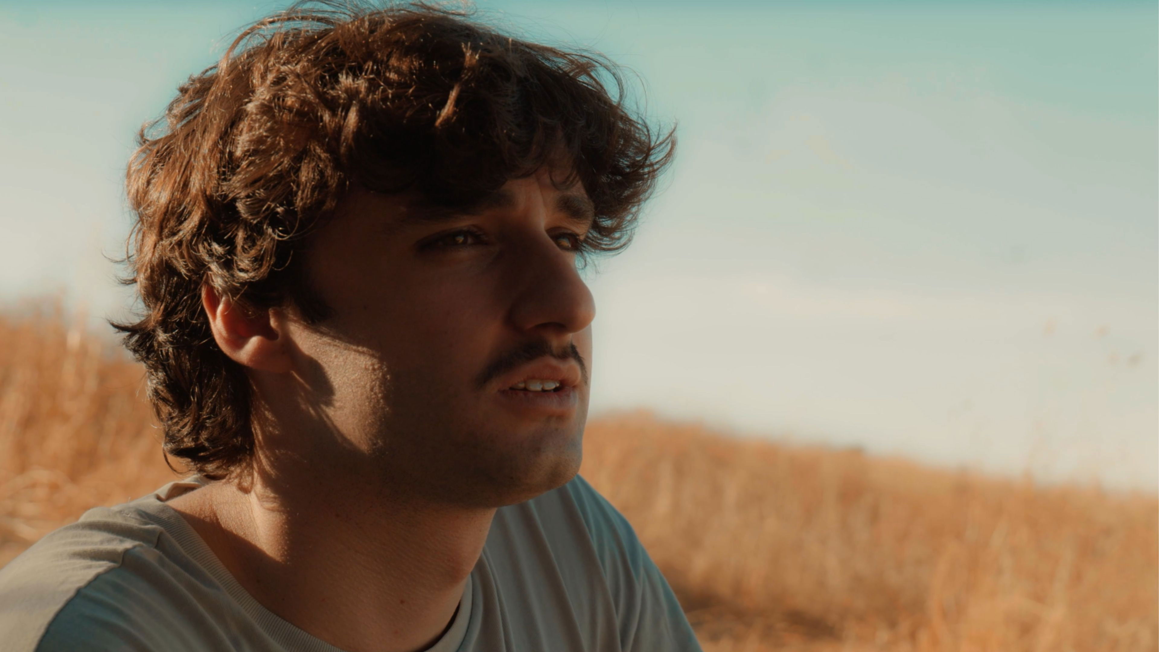 Backdrop for Las Miradas