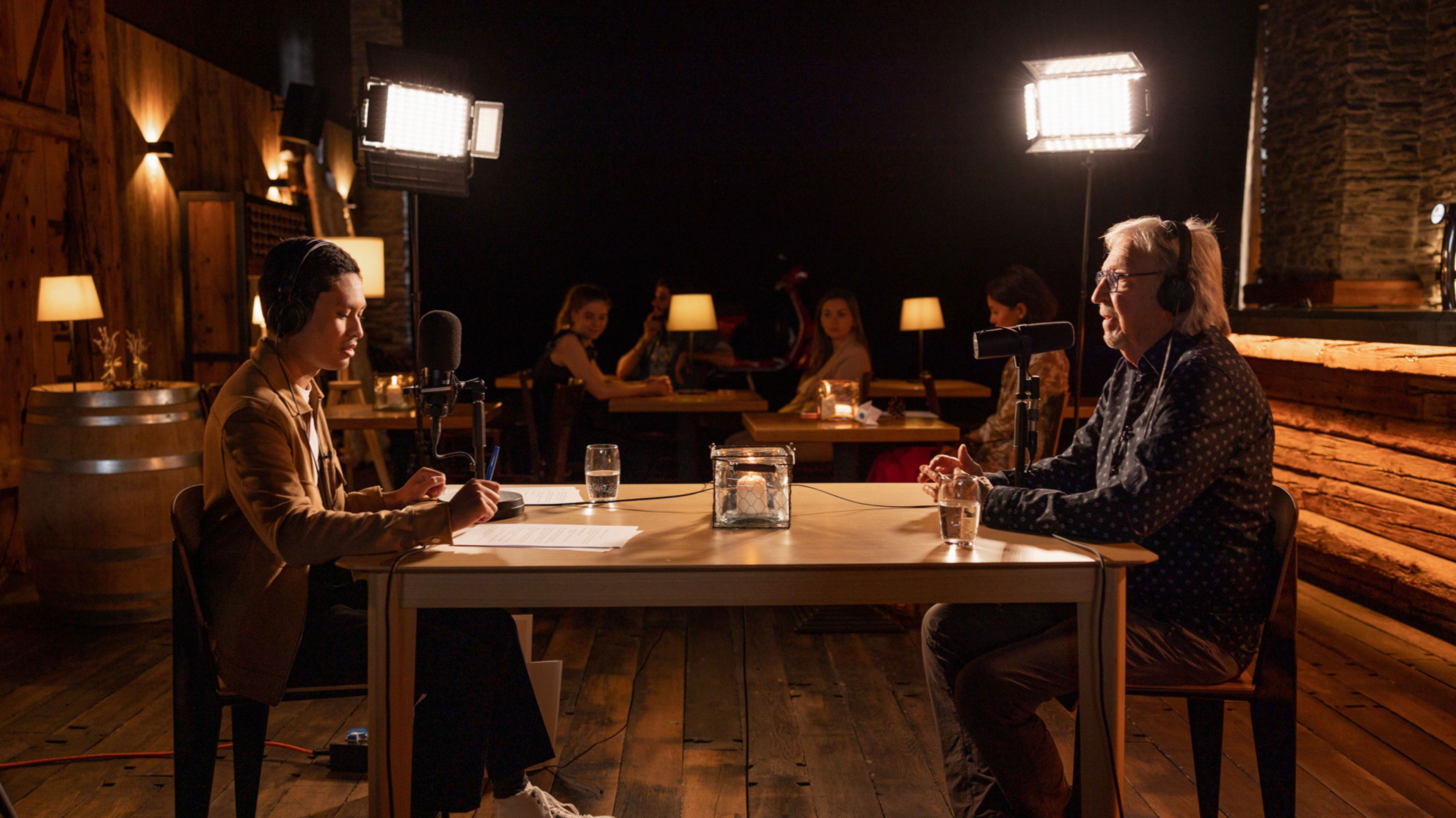 Backdrop for Henri Dès, his retrospective interview