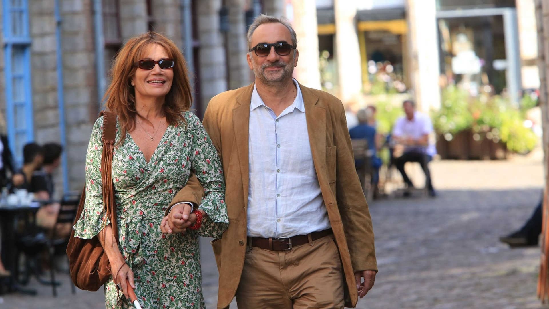 Backdrop for Les yeux ouverts