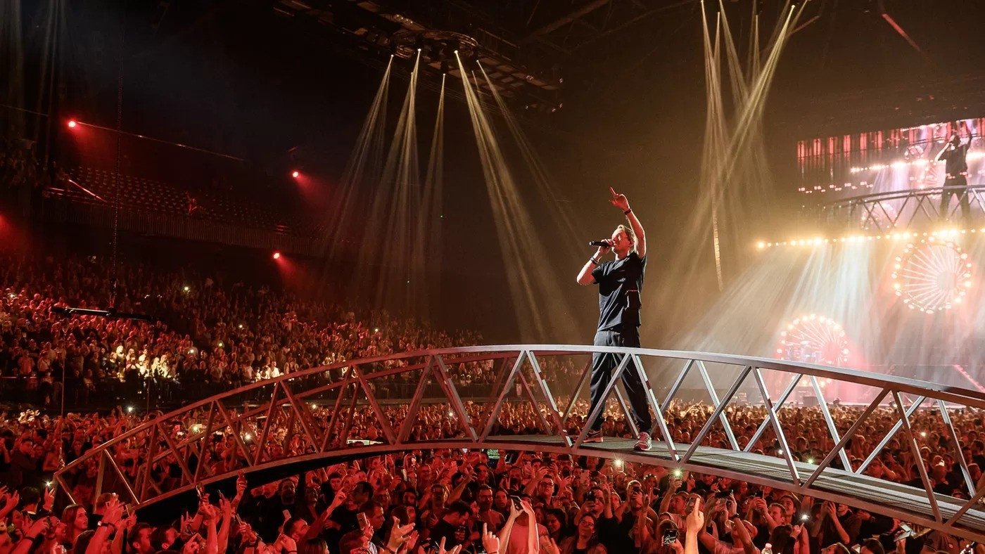 Backdrop for Regi: Live in het Sportpaleis