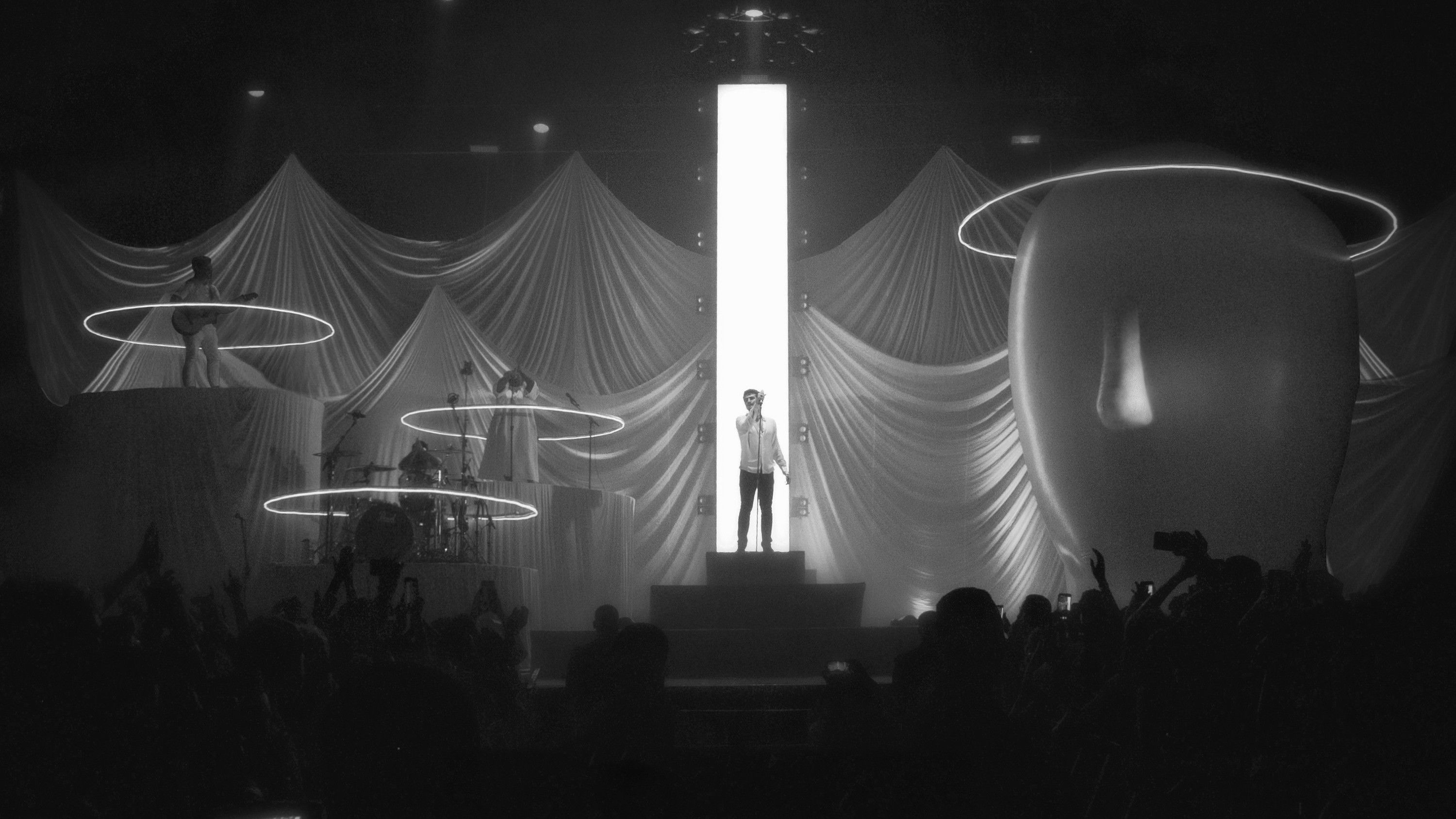 Backdrop for Turnê Anti-Herói (Ao Vivo)