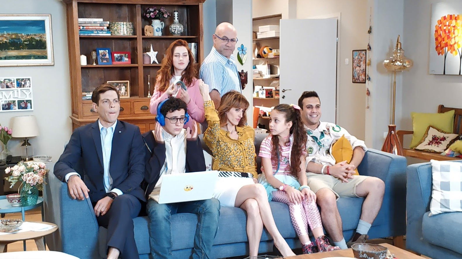 Backdrop for משפחה בהנפקה