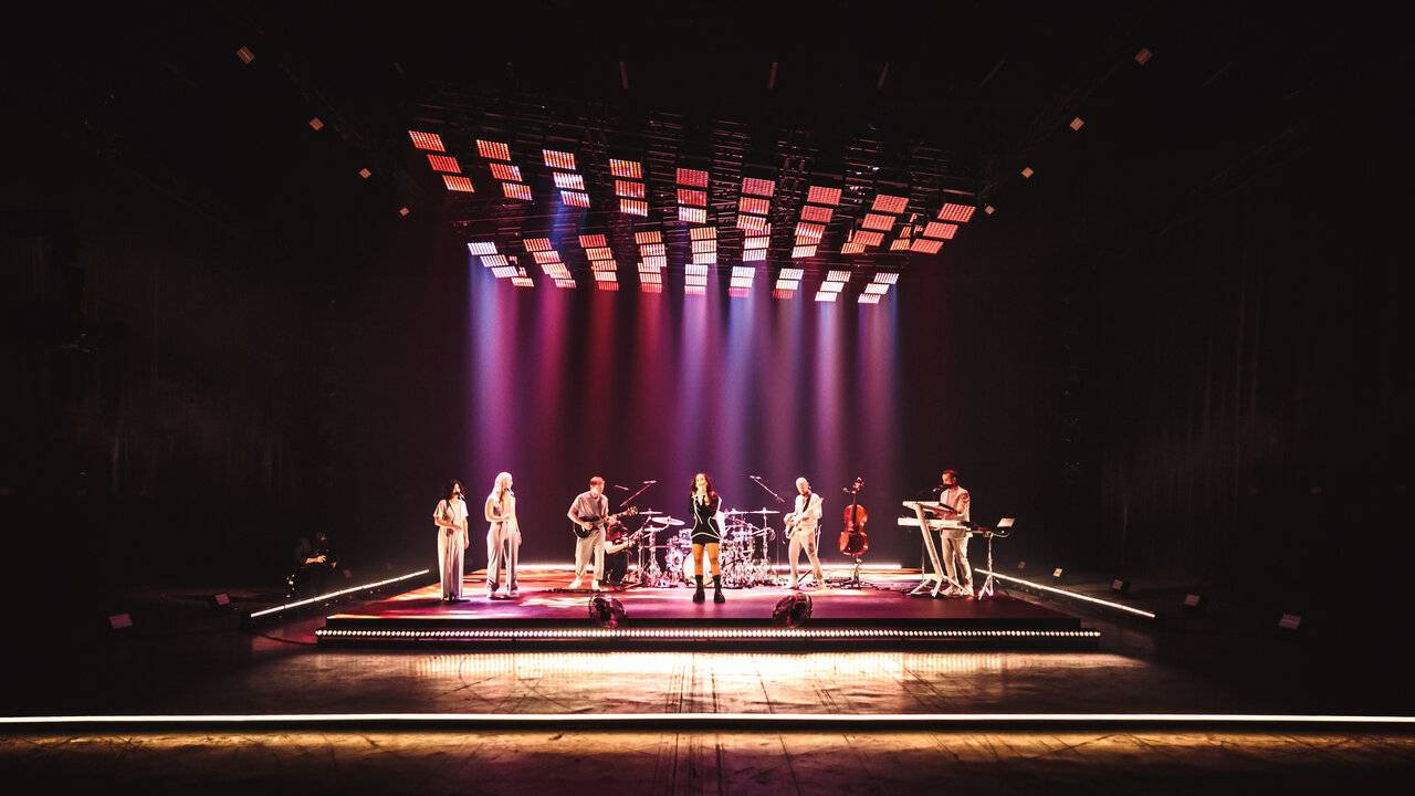 Backdrop for Amel Bent - Basique, le concert