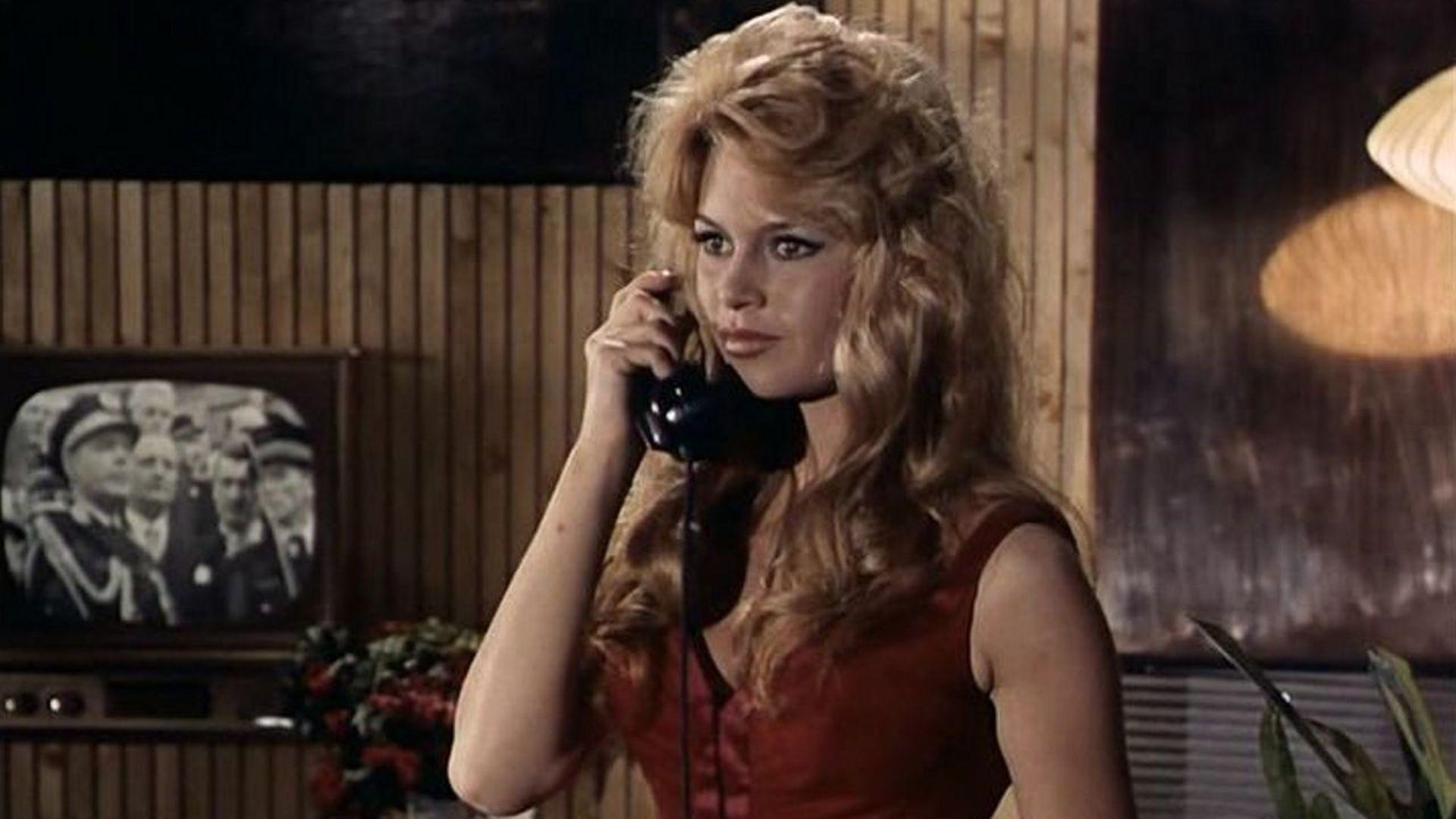 Backdrop for La Parisienne