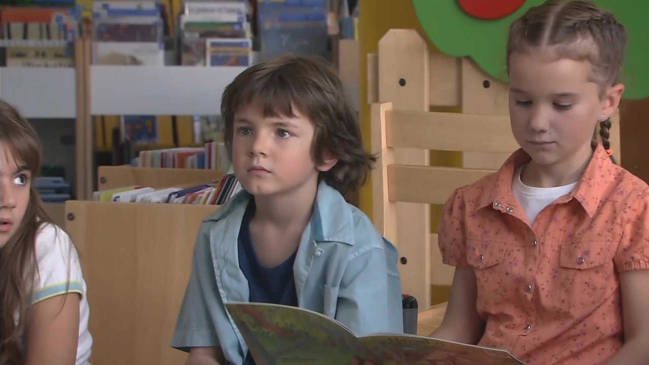 Backdrop for Hé M'sieur