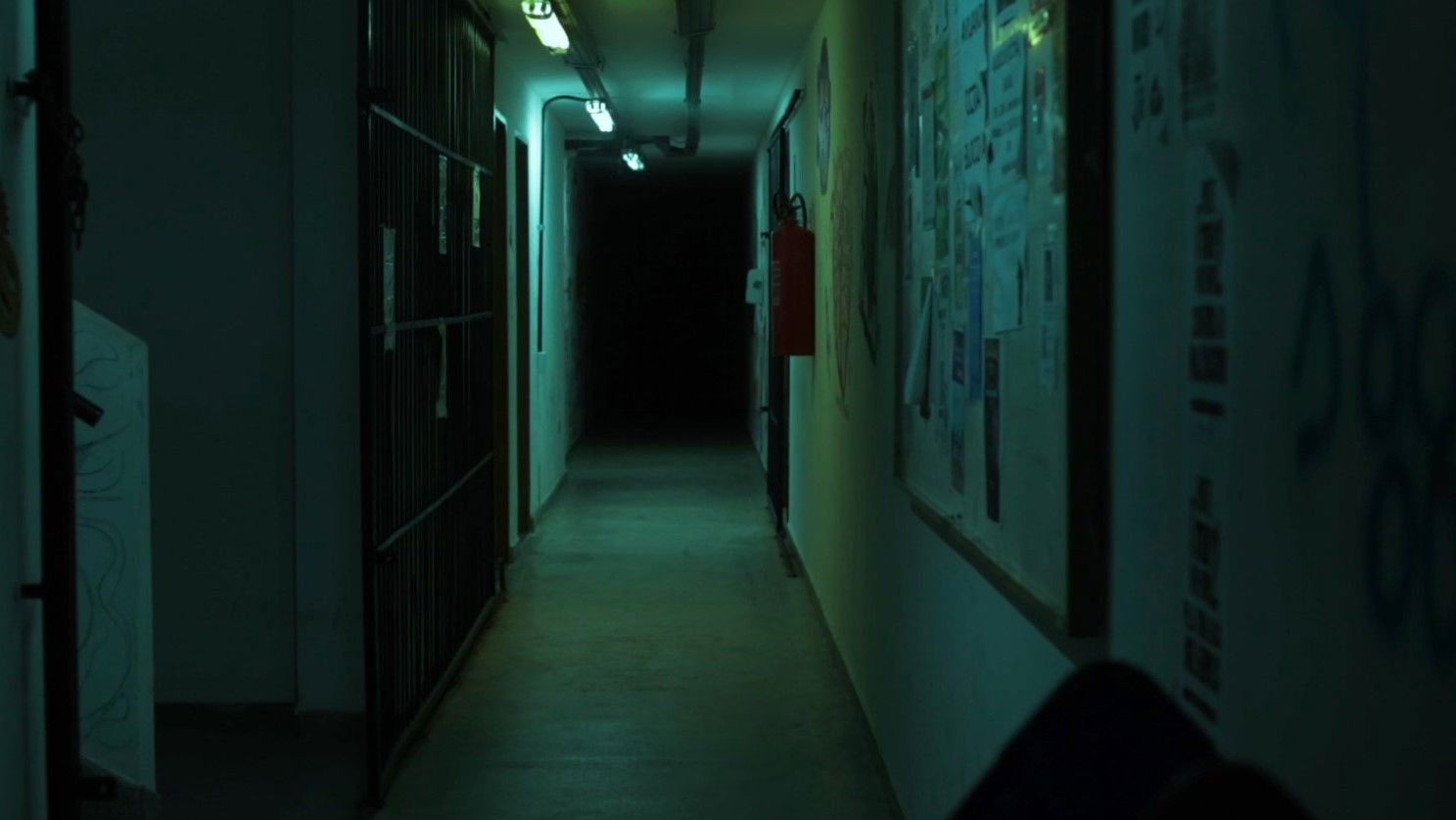 Backdrop for De Olhos Bem Pretos