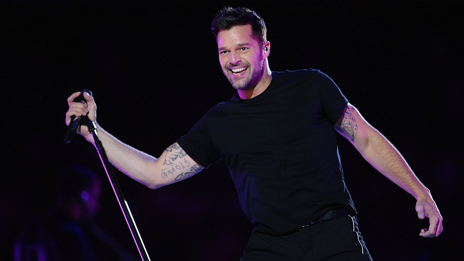 Backdrop for Ricky Martin: A Loco Life