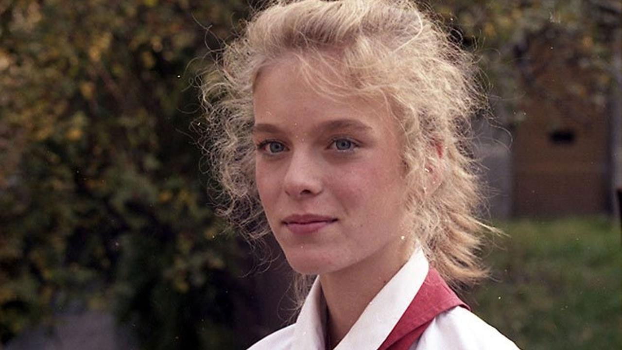 Backdrop for Fools and a Girl