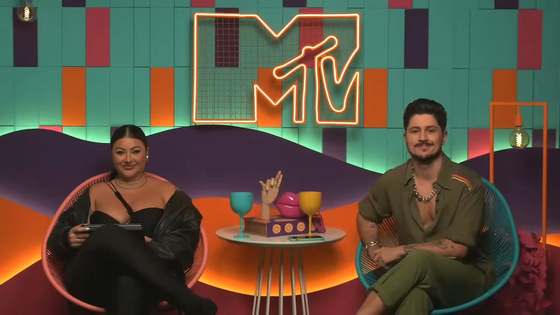 Backdrop for No Estúdio com o Ex Caribe