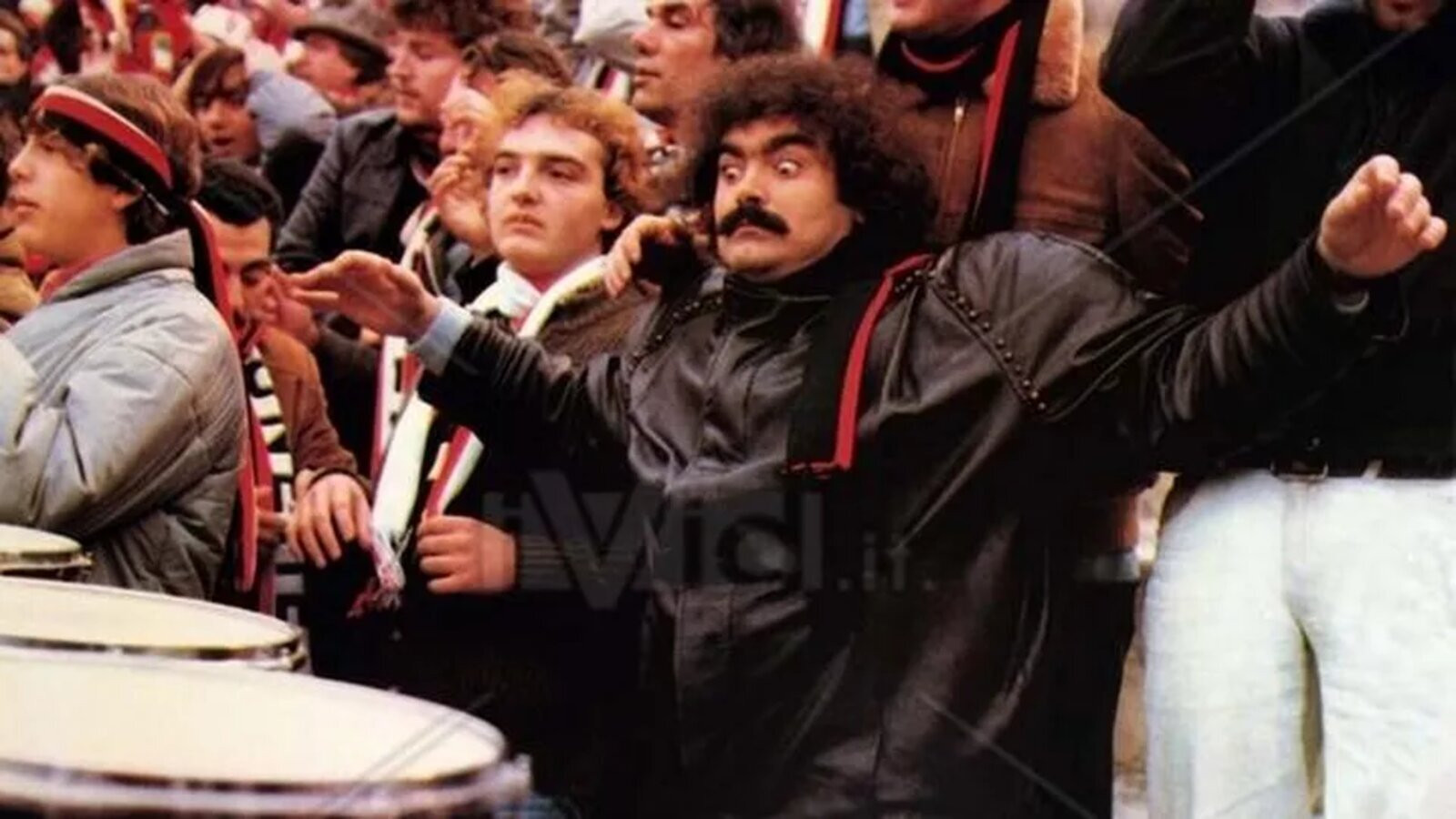 Backdrop for Eccezzziunale... veramente