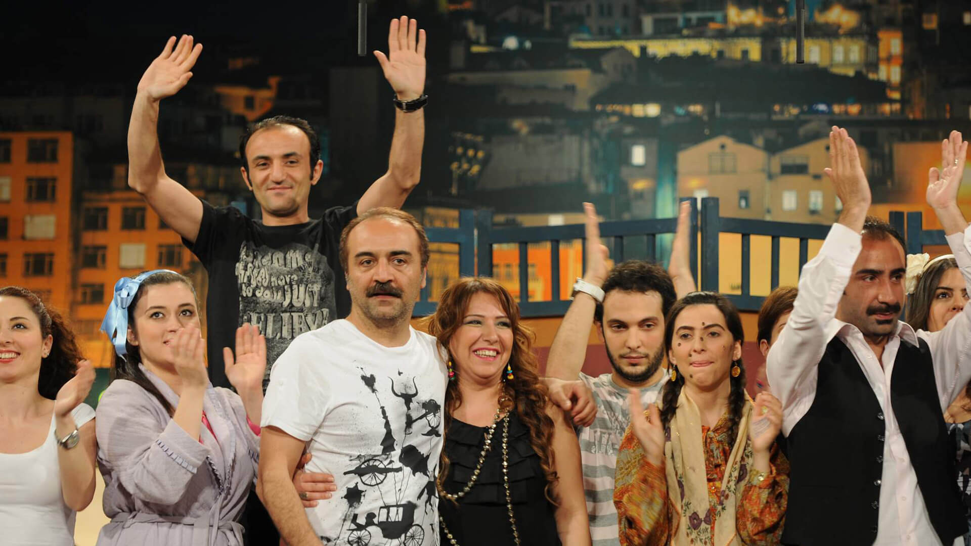 Backdrop for Çok Güzel Hareketler Bunlar