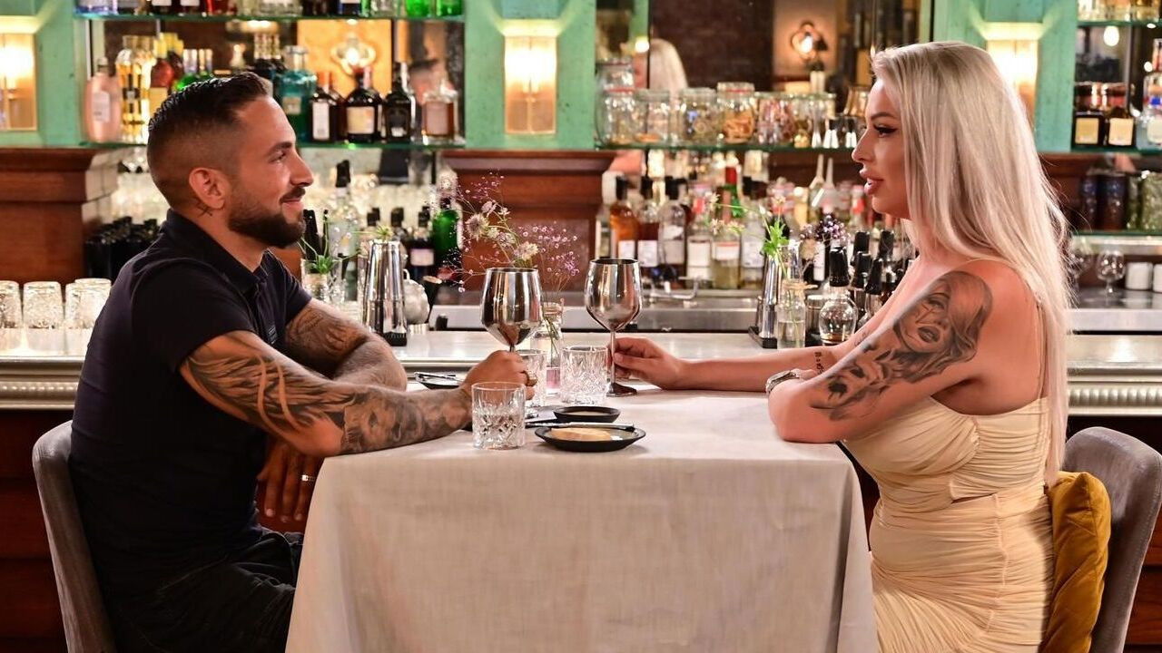 Backdrop for Eating With My Ex: Going Dutch