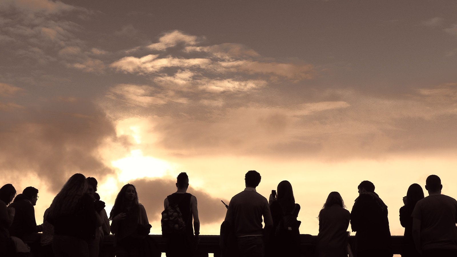 Backdrop for Le Temps des ovnis