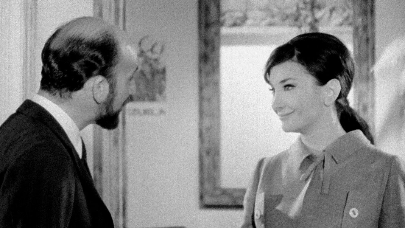 Backdrop for El certificado