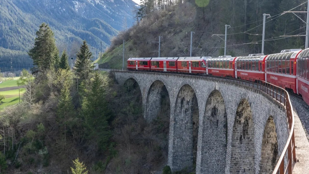 Backdrop for En train à travers la Suisse