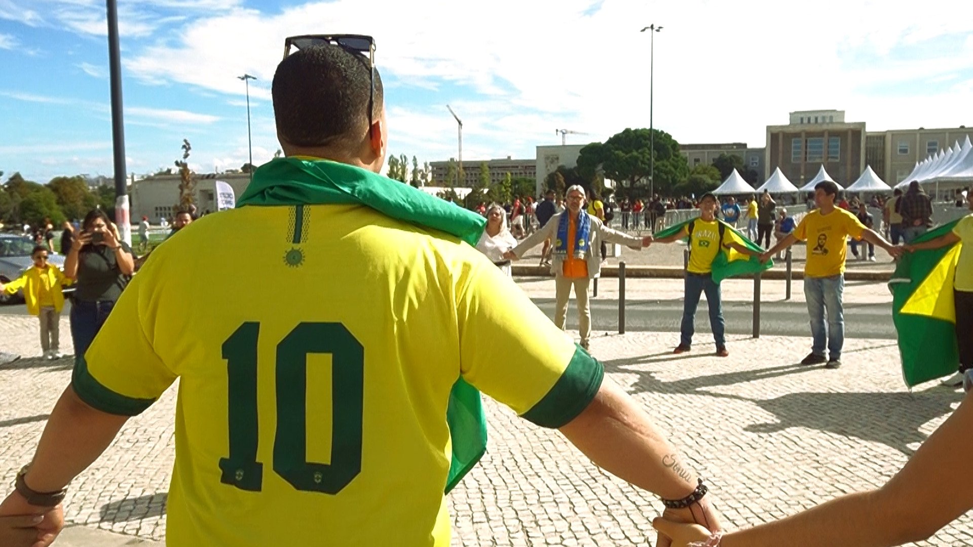 Backdrop for Dentro, fora do Brasil